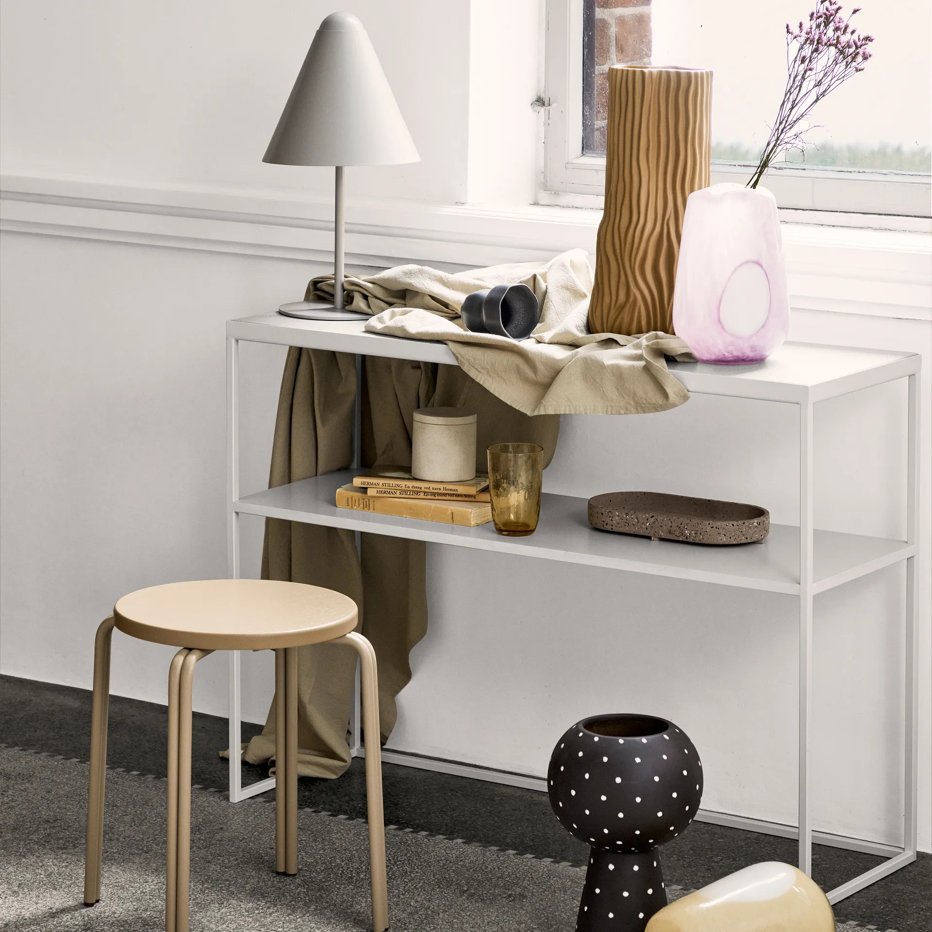 Gine lampefod, Light grey Broste Copenhagen