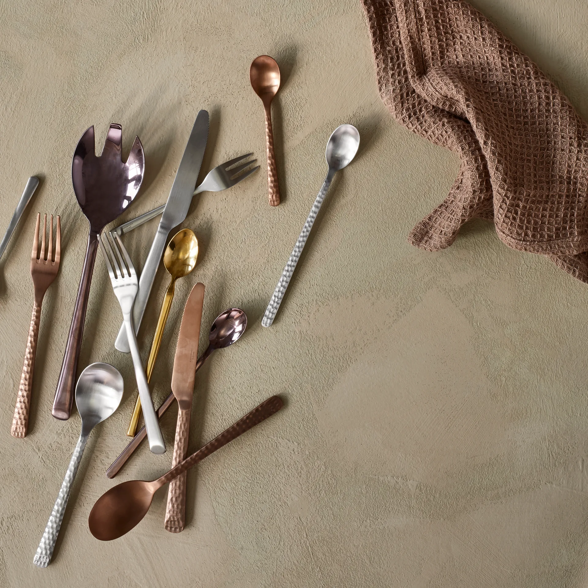 Hune bestik 16 dele, Copper hammered Broste Copenhagen