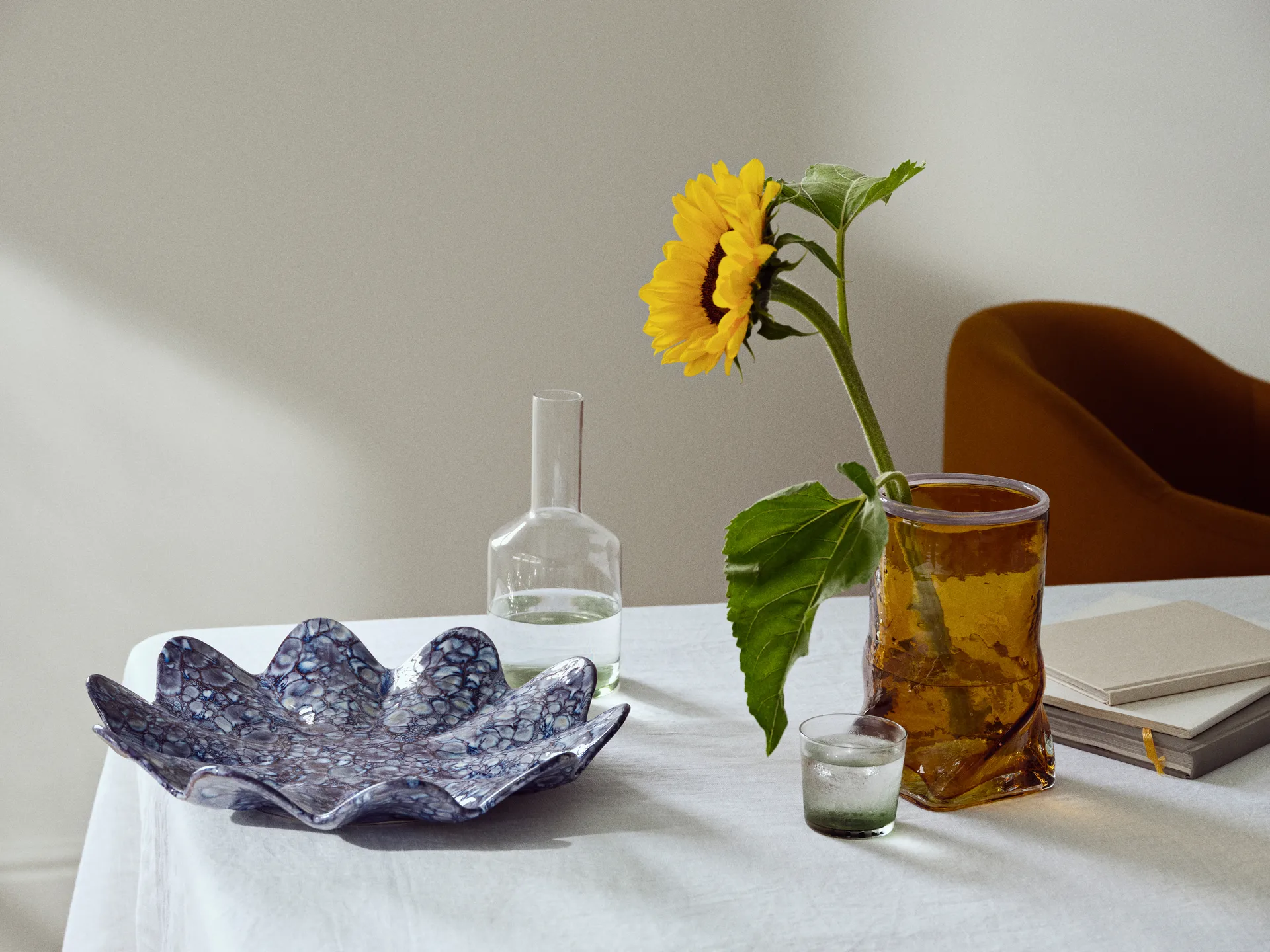 Lilja pyntefad Ø38 cm, Intense blue/White Broste Copenhagen