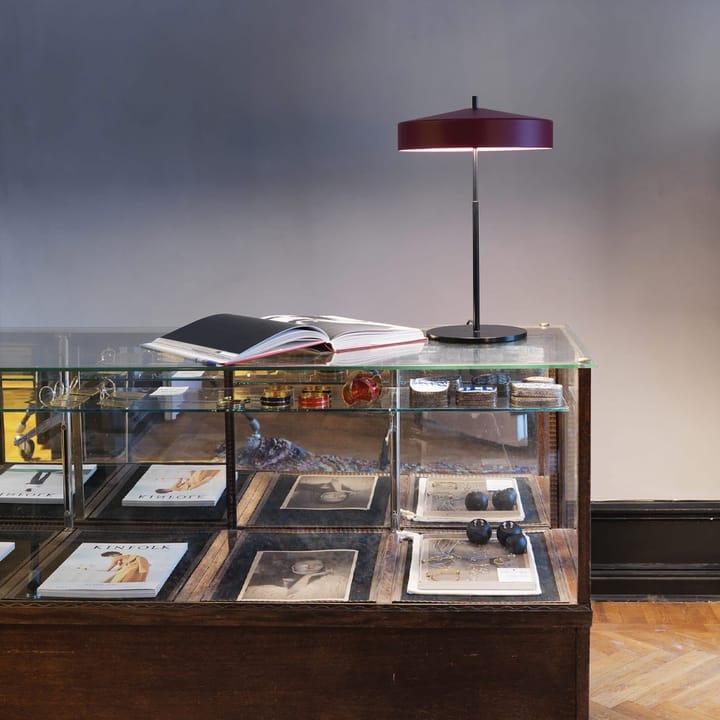 Cymbal bordlampe, rød mat, sort ledning Bsweden