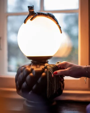 Viva La Diva bordlampe 45 cm - Sort-mat hvid - By Rydéns