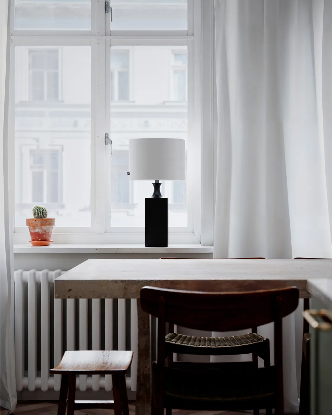 Woody bordlampe 56 cm, Sort-hvid By Rydéns