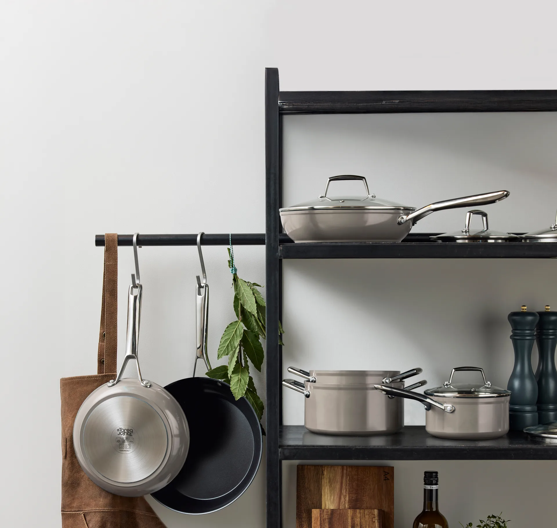 Vivian gryde aluminium 2,1 L, Beige By Tareq Taylor