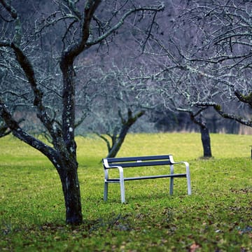 Joy sofa - Sortlaseret mahogni, råt aluminiumstativ - Byarums bruk