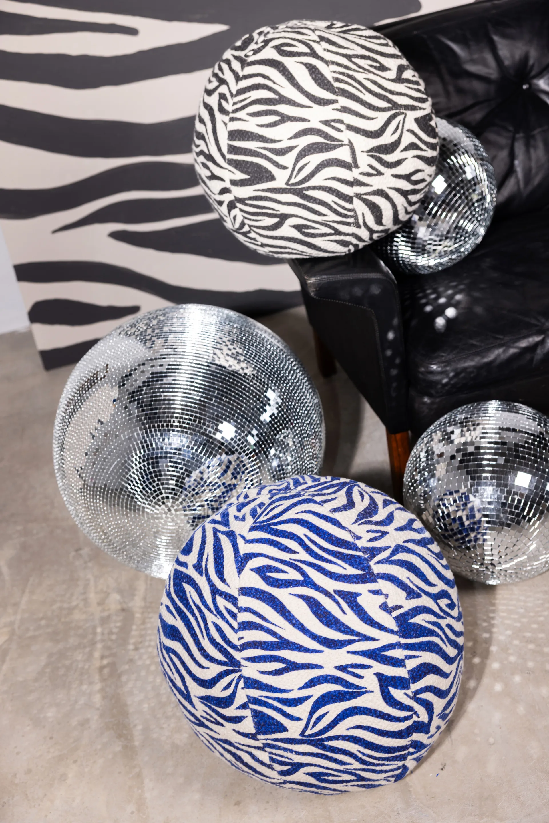 Anima pude Ø35 cm, Zebra-blå Byon