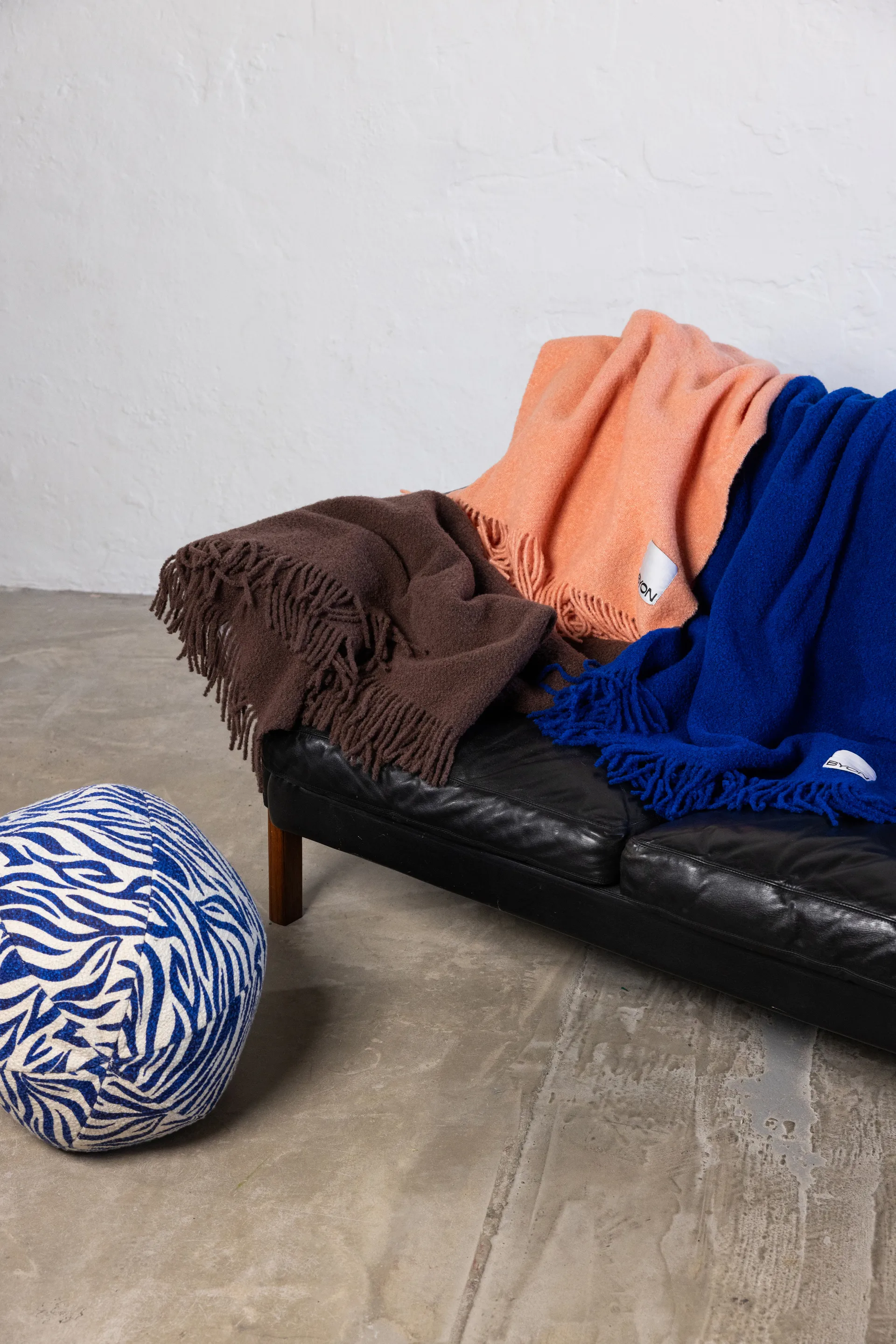 Anima pude Ø35 cm, Zebra-blå Byon