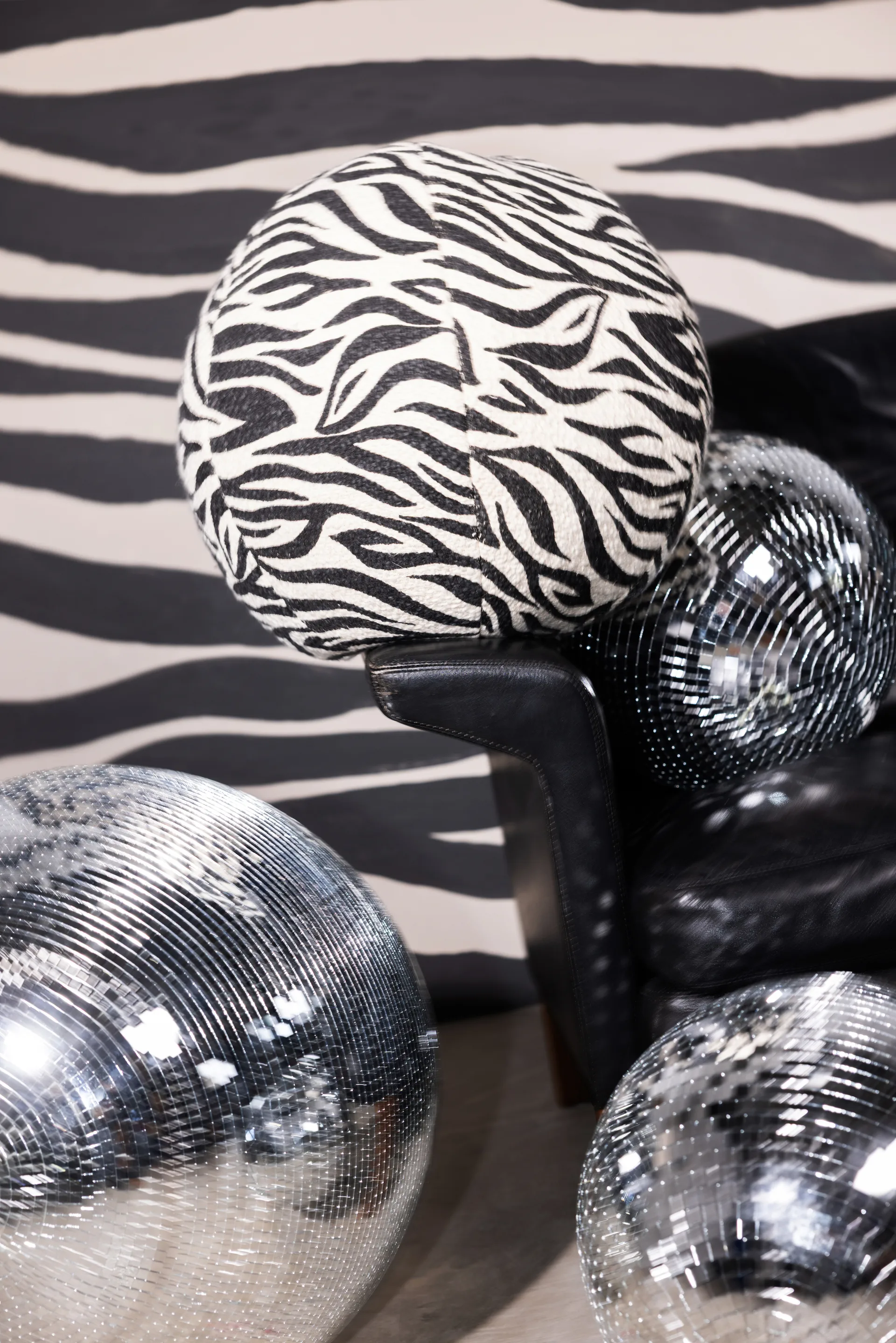 Anima pude Ø35 cm, Zebra-svart Byon