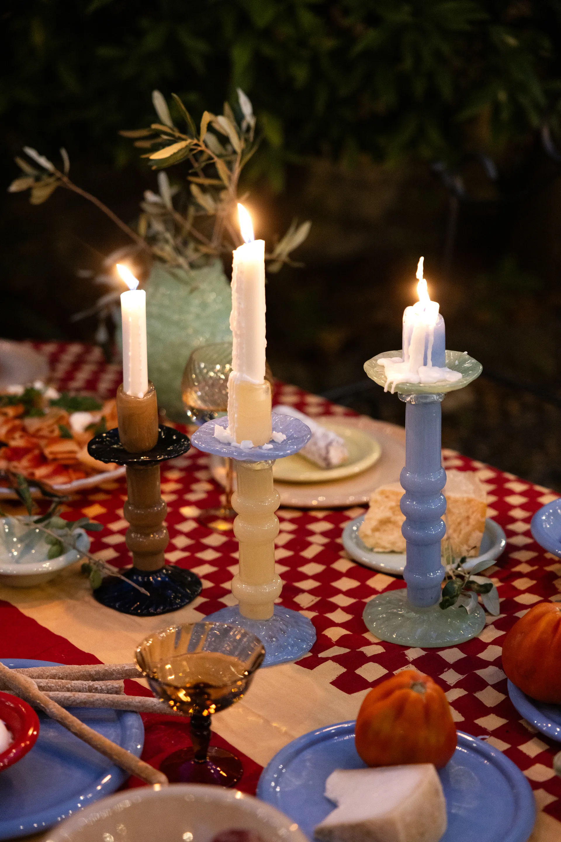 Lara lysestage M 26 cm, Lys beige-lyseblå Byon