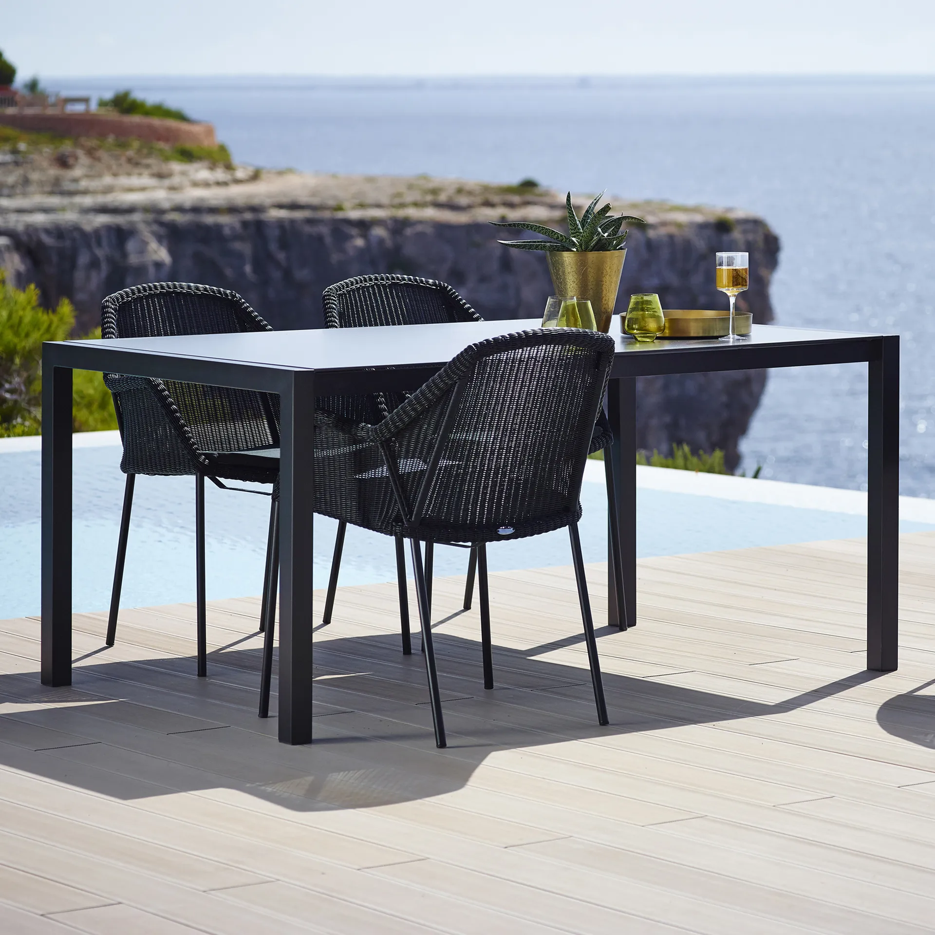 Breeze stabelbar armstol weave, Black Cane-line