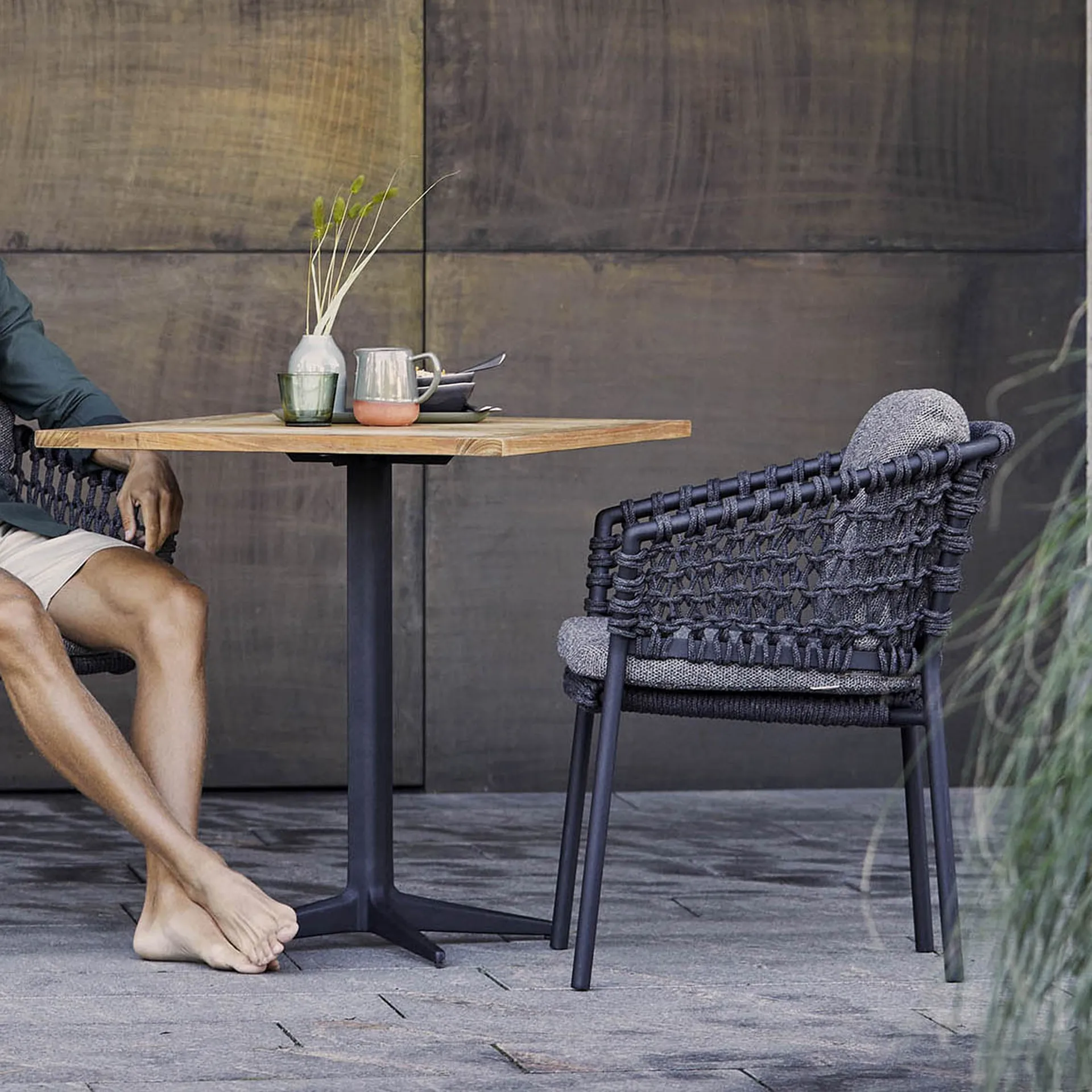 Drop cafébord teak 72x72 cm, Lava grey stativ Cane-line
