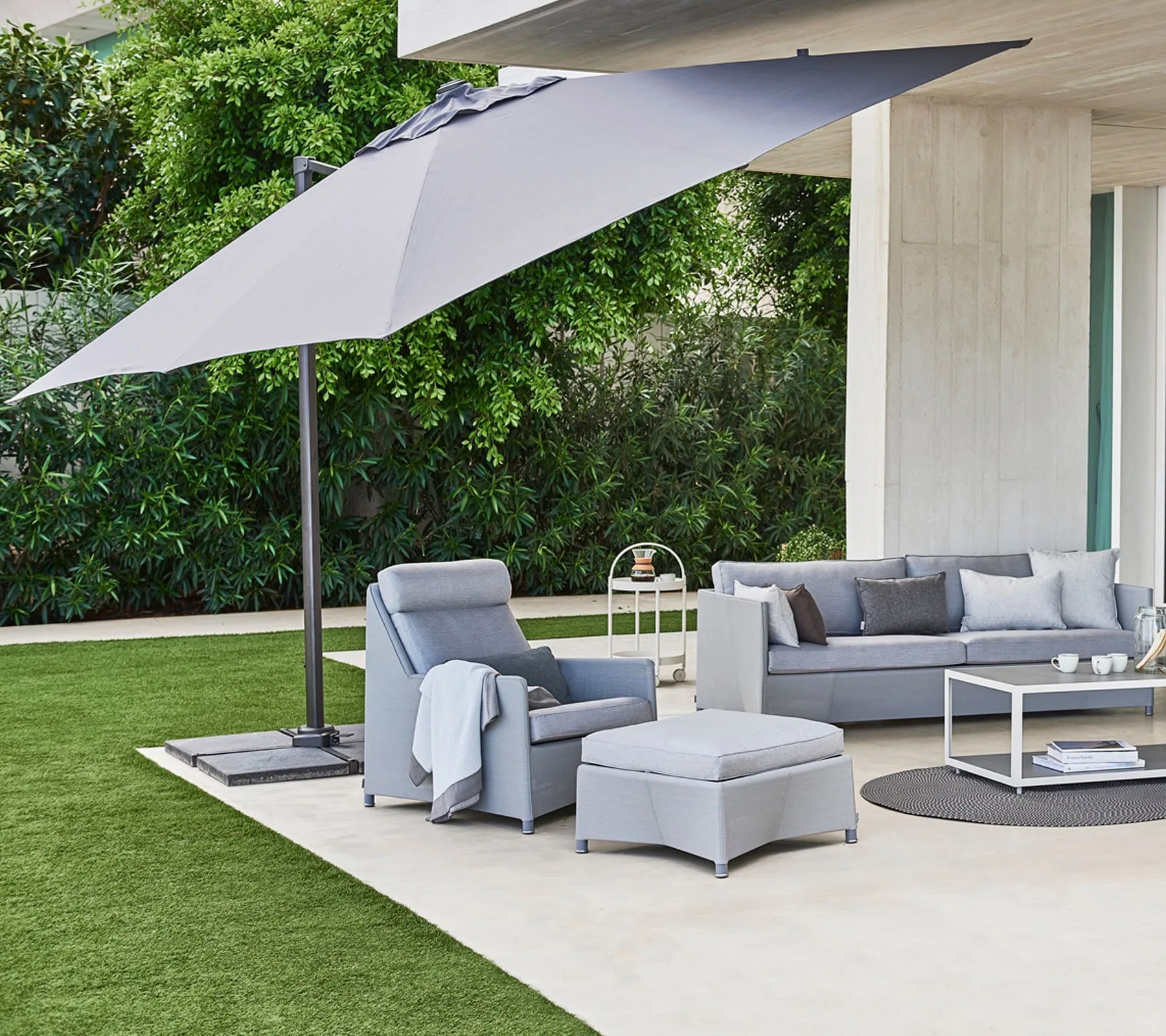 Hyde Luxe Tilt parasol 300x300 cm, Anthracite Cane-line