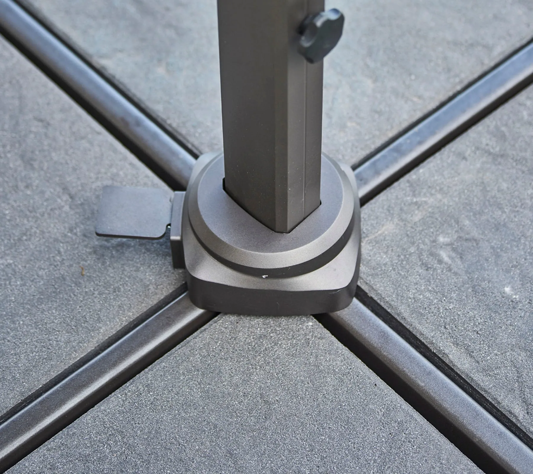 Hyde Luxe Tilt parasol 300x300 cm, Dusty white-sølvanodiseret stel Cane-line