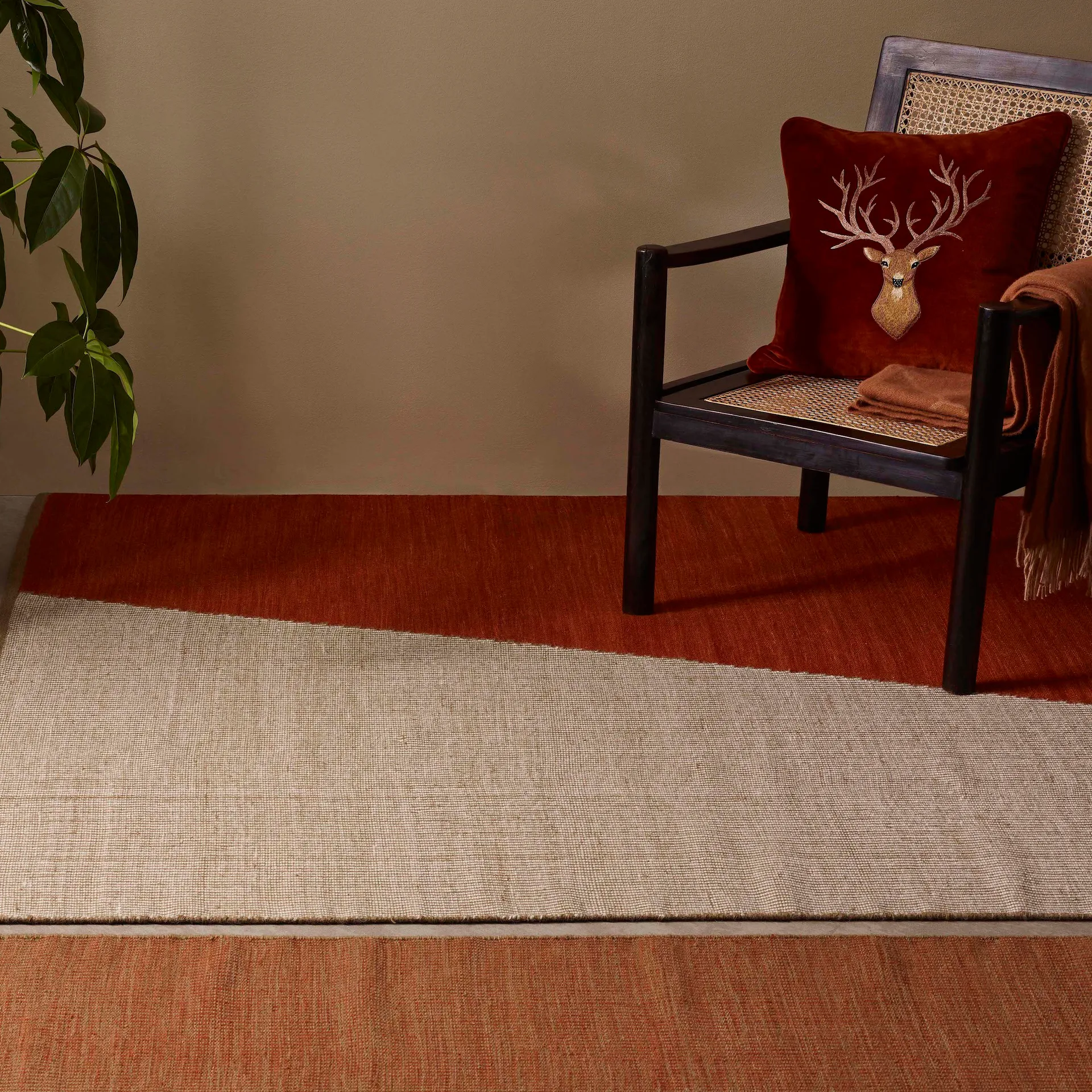 Embroidered Reindeer pudebetræk 50x50 cm, Rust Chhatwal & Jonsson