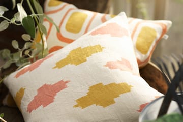 Ikat Agra pudebetræk 50x50 cm - Rose/Spicy yellow - Chhatwal & Jonsson