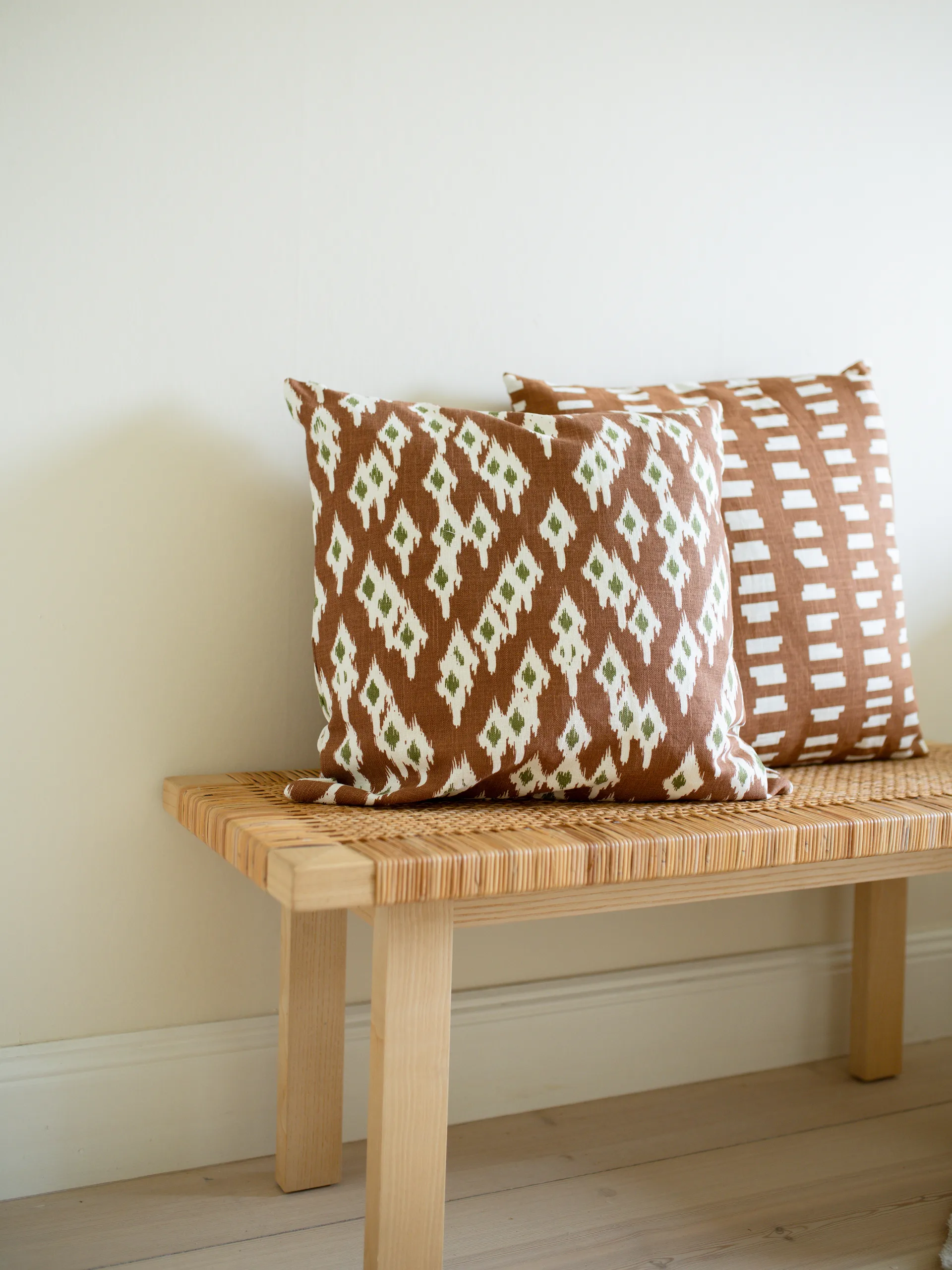 Ikat Diamond pudebetræk 50x50 cm, Brown Classic Collection