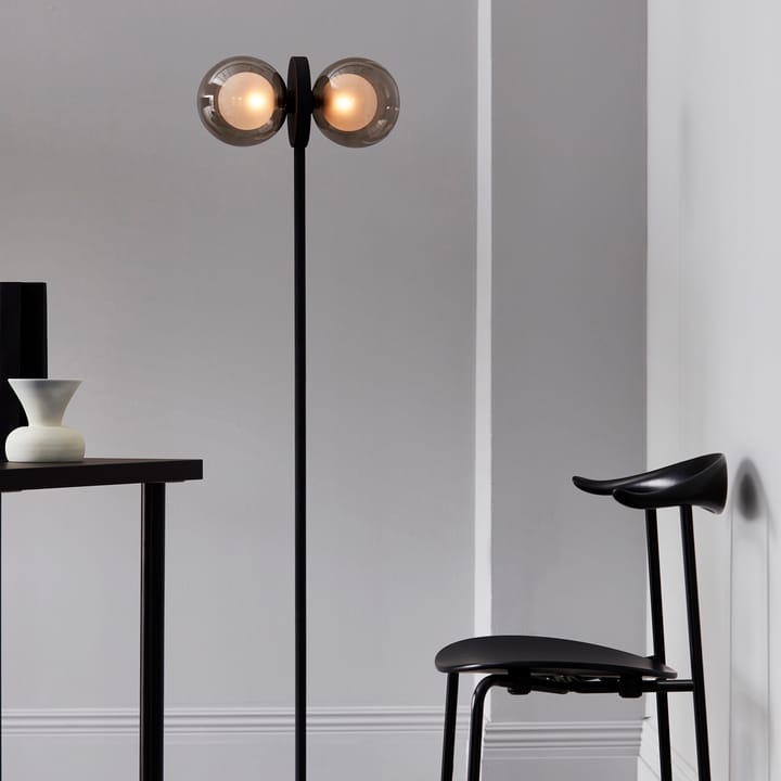 Discus 143 gulvlampe, Sort CO Bankeryd