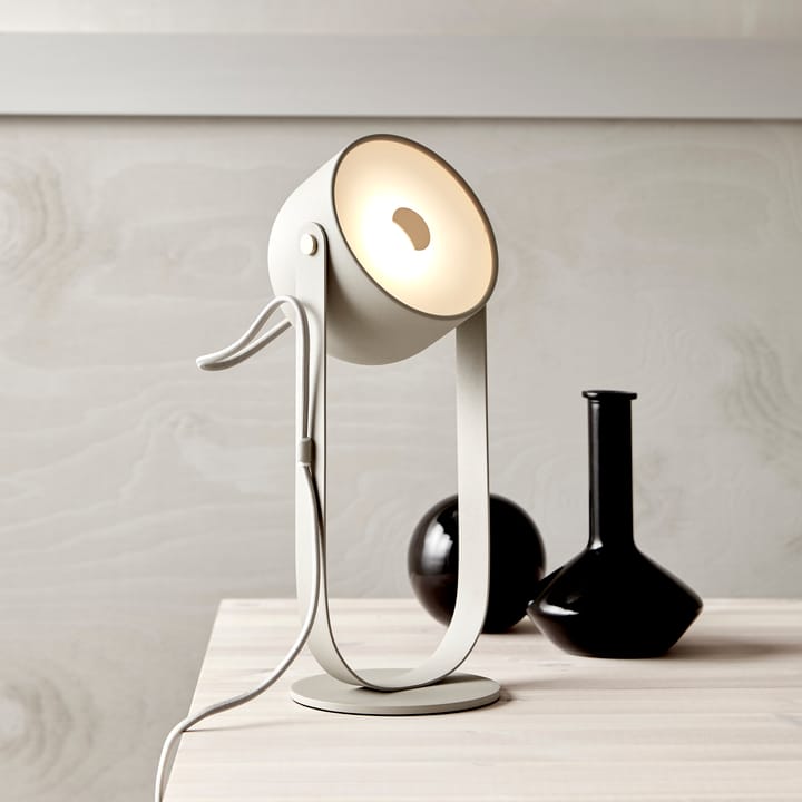 Svejk 13 bordlampe, Beige/Messing CO Bankeryd