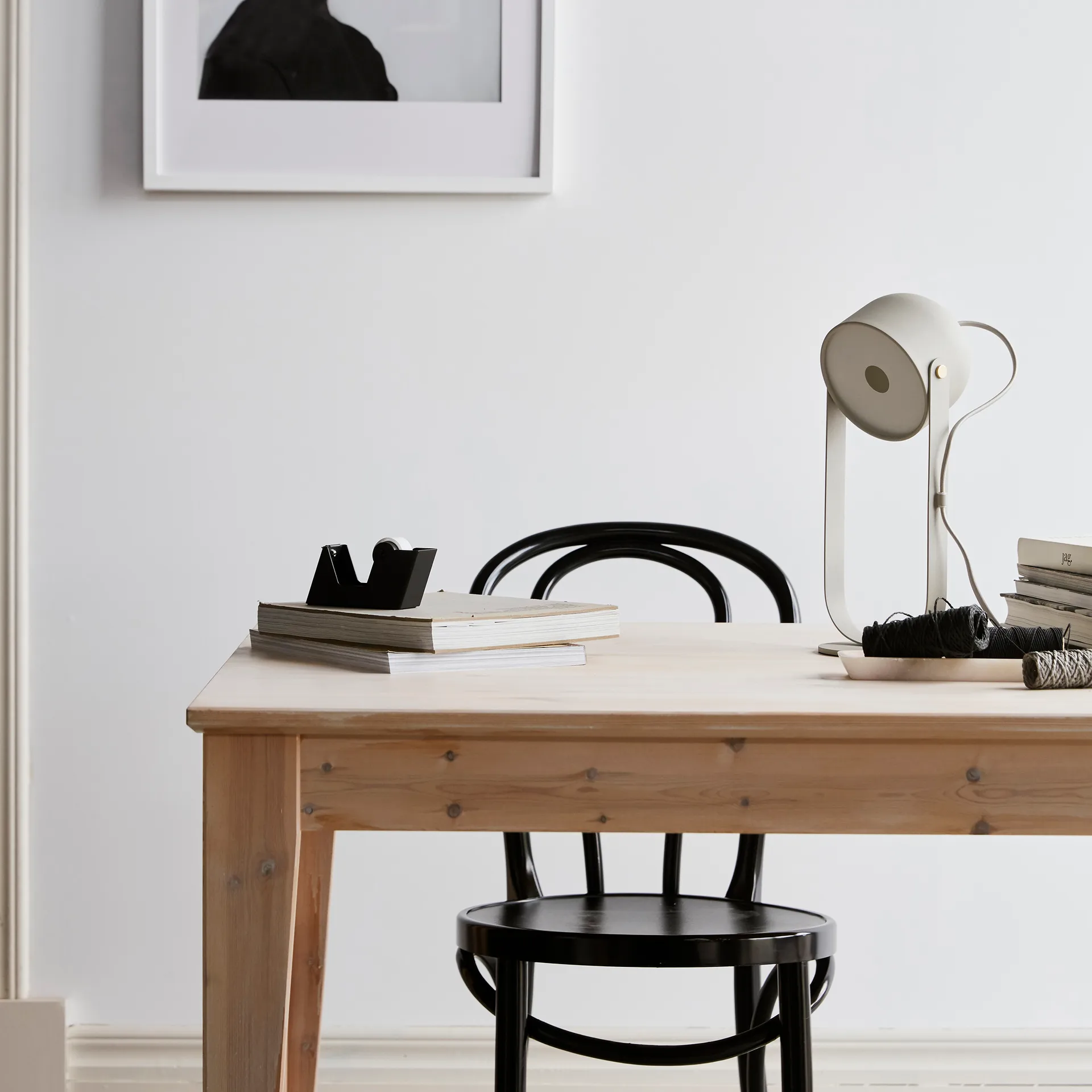 Svejk 13 bordlampe, Beige/Messing CO Bankeryd