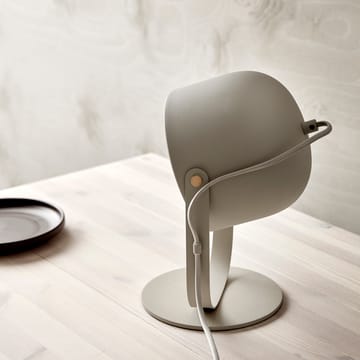 Svejk 18 bordlampe - Beige/Messing - CO Bankeryd