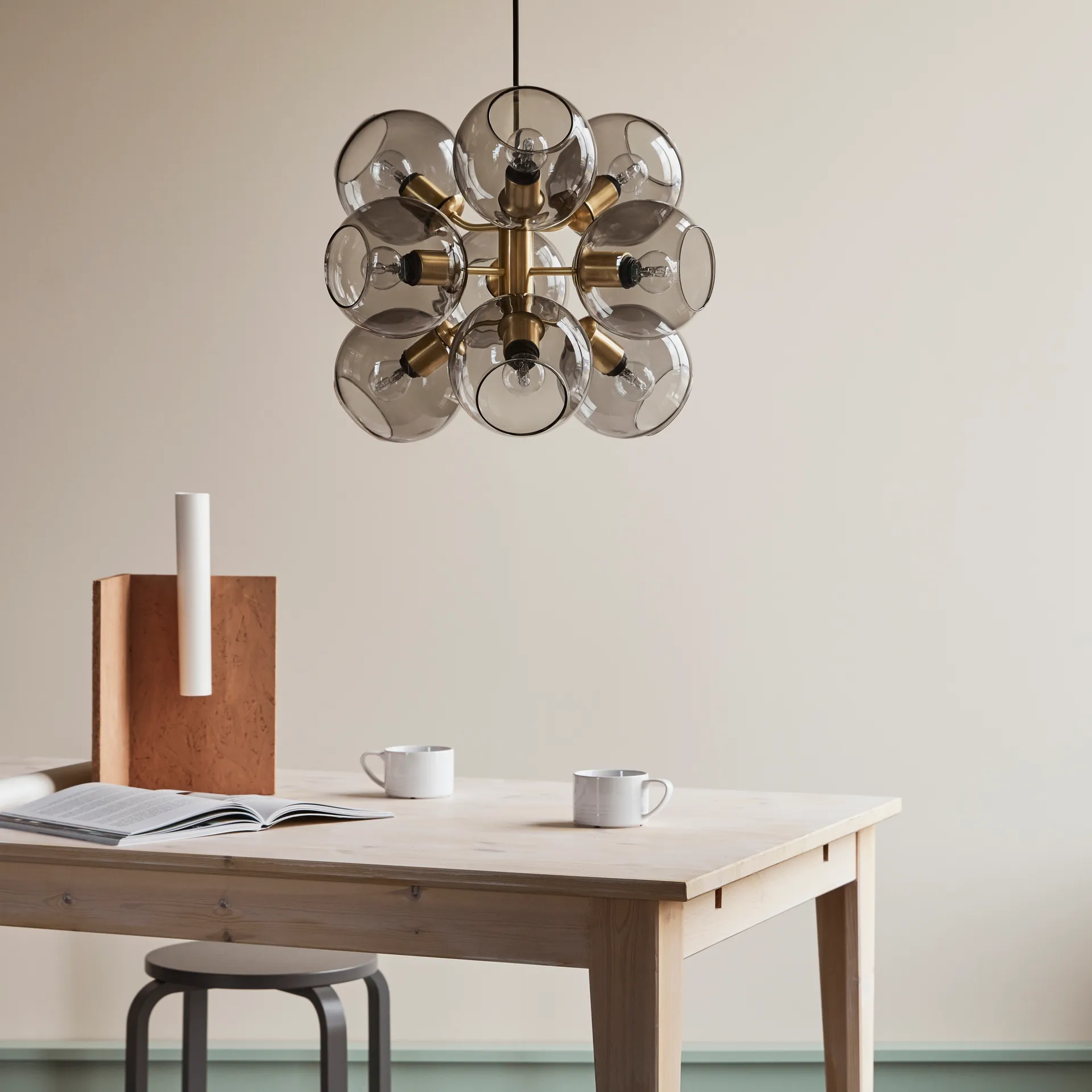 Tage loftlampe, messing-røg farvet glas CO Bankeryd