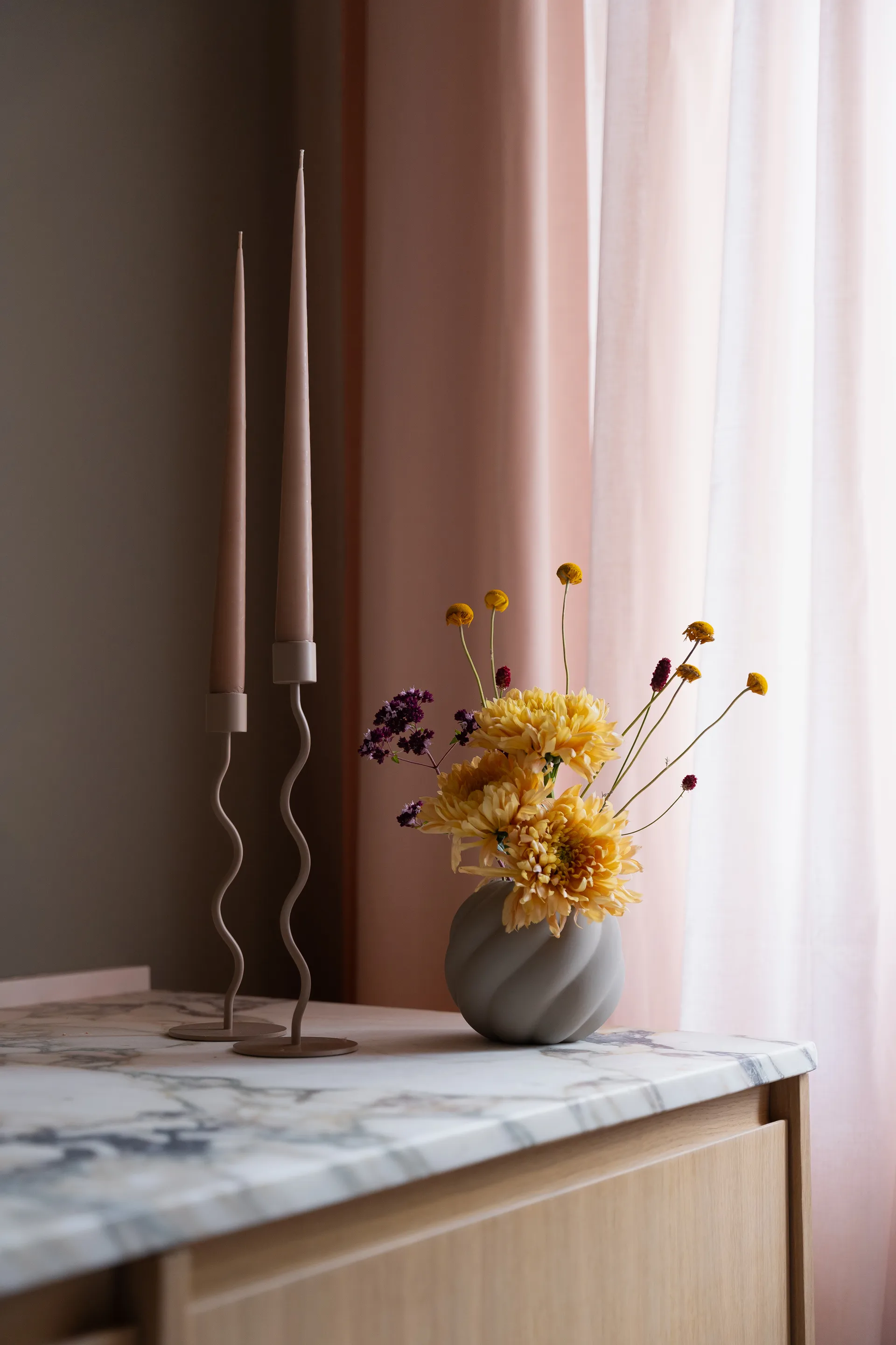 Curved lysestage 23 cm, Taupe Cooee Design