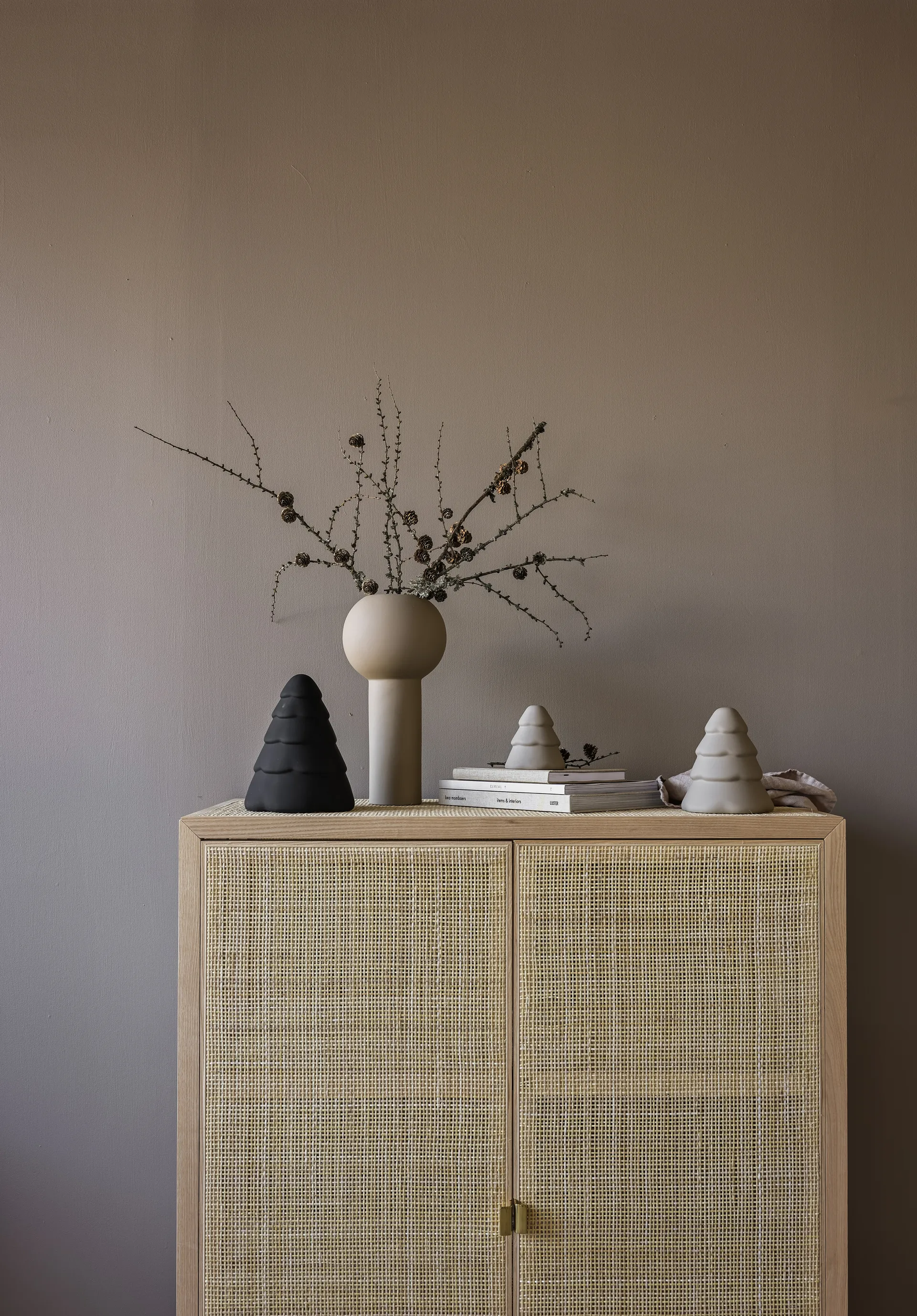 Snowy juletræ 20 cm, Black Cooee Design