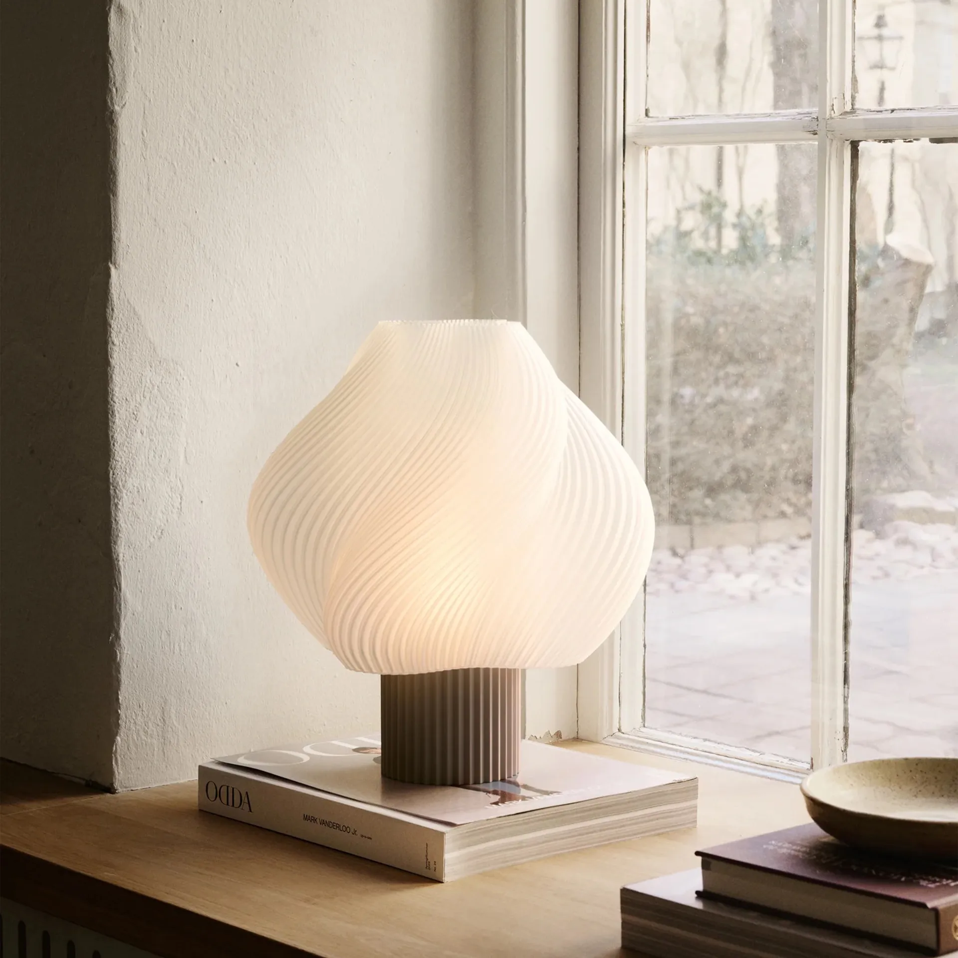 Soft Serve bordlampe, Mocha, Grande, 34 cm Crème Atelier