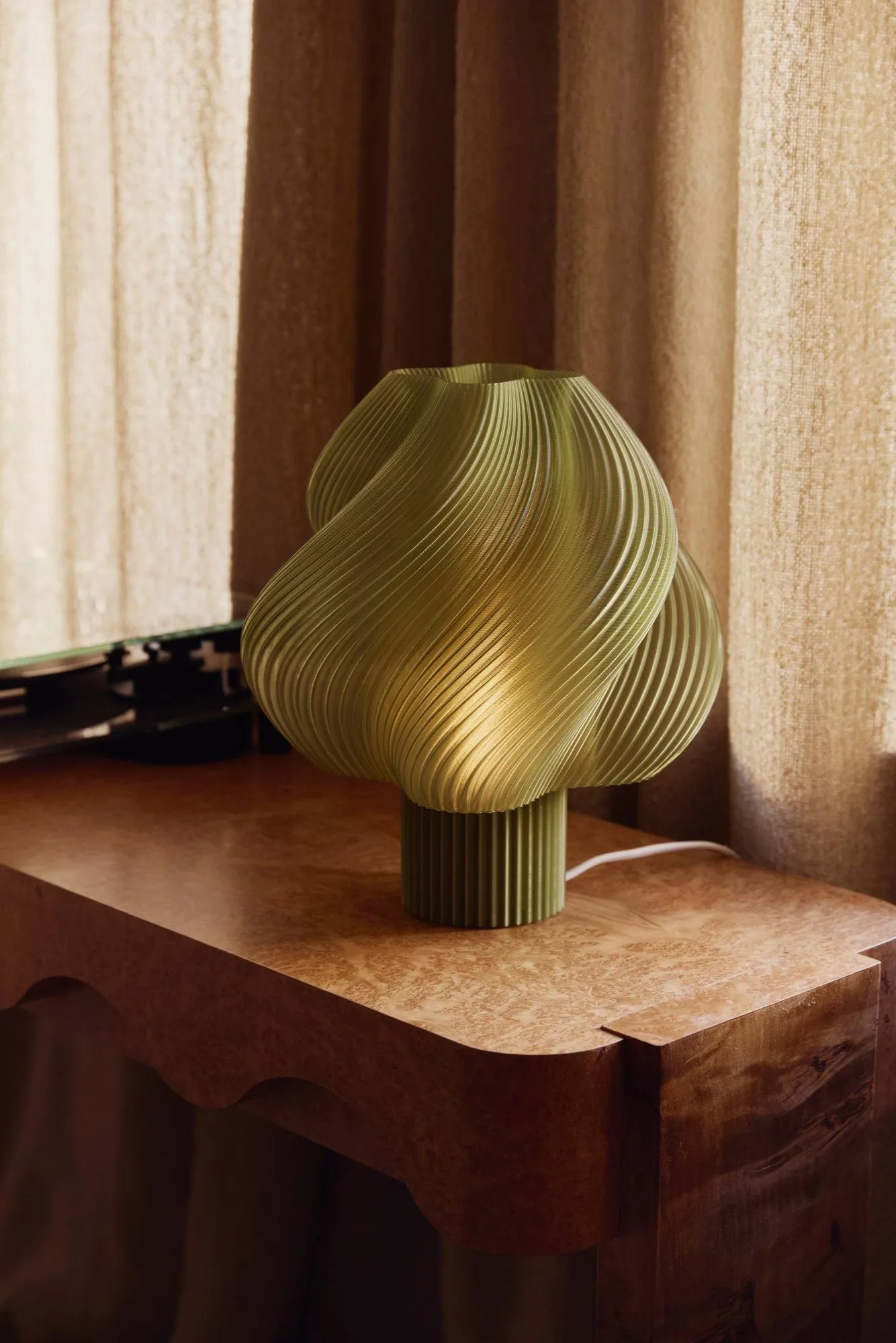 Soft Serve bordlampe, Olive, Grande, 34 cm Crème Atelier
