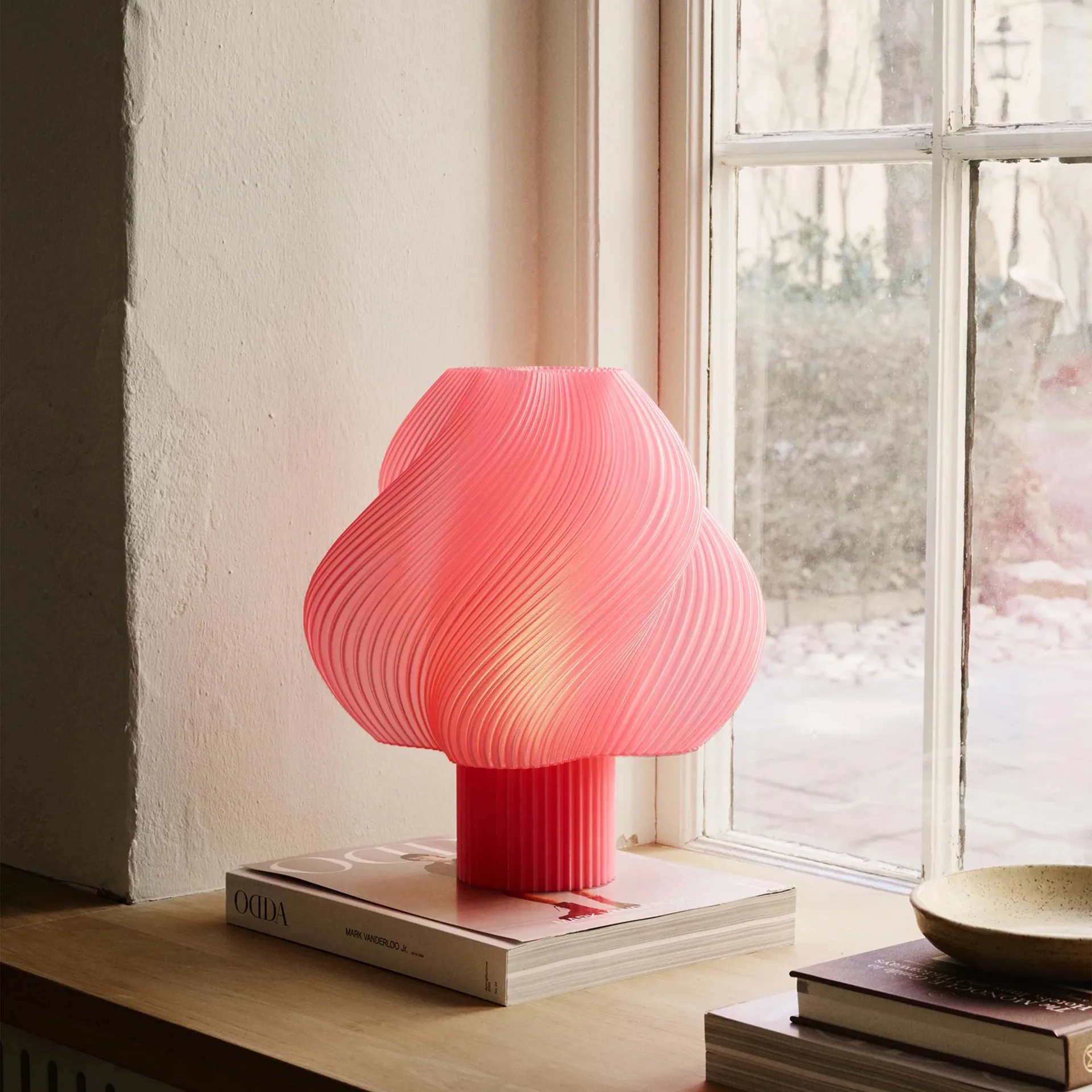 Soft Serve bordlampe, Peach sorbet, Grande, 34 cm Crème Atelier