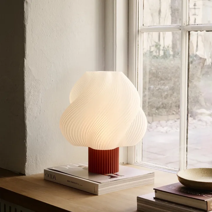 Soft Serve bordlampe - Rhubarb, Grande, 34 cm - Crème Atelier