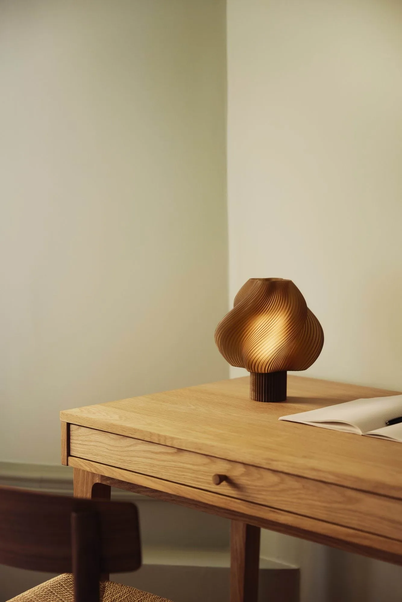 Soft Serve portabel bordlampe, Caramel, 23 cm Crème Atelier