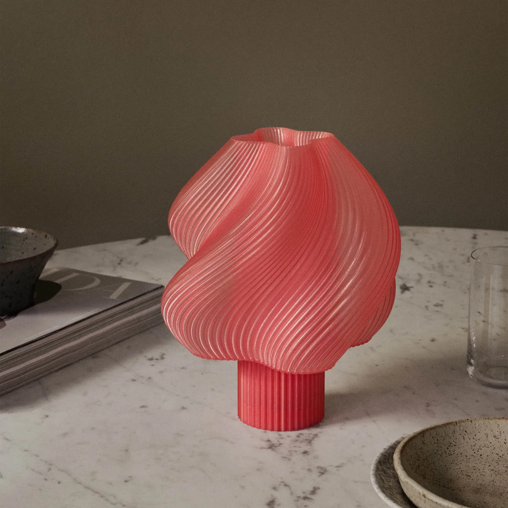 Soft Serve portabel bordlampe, Peach sorbet, 23 cm Crème Atelier