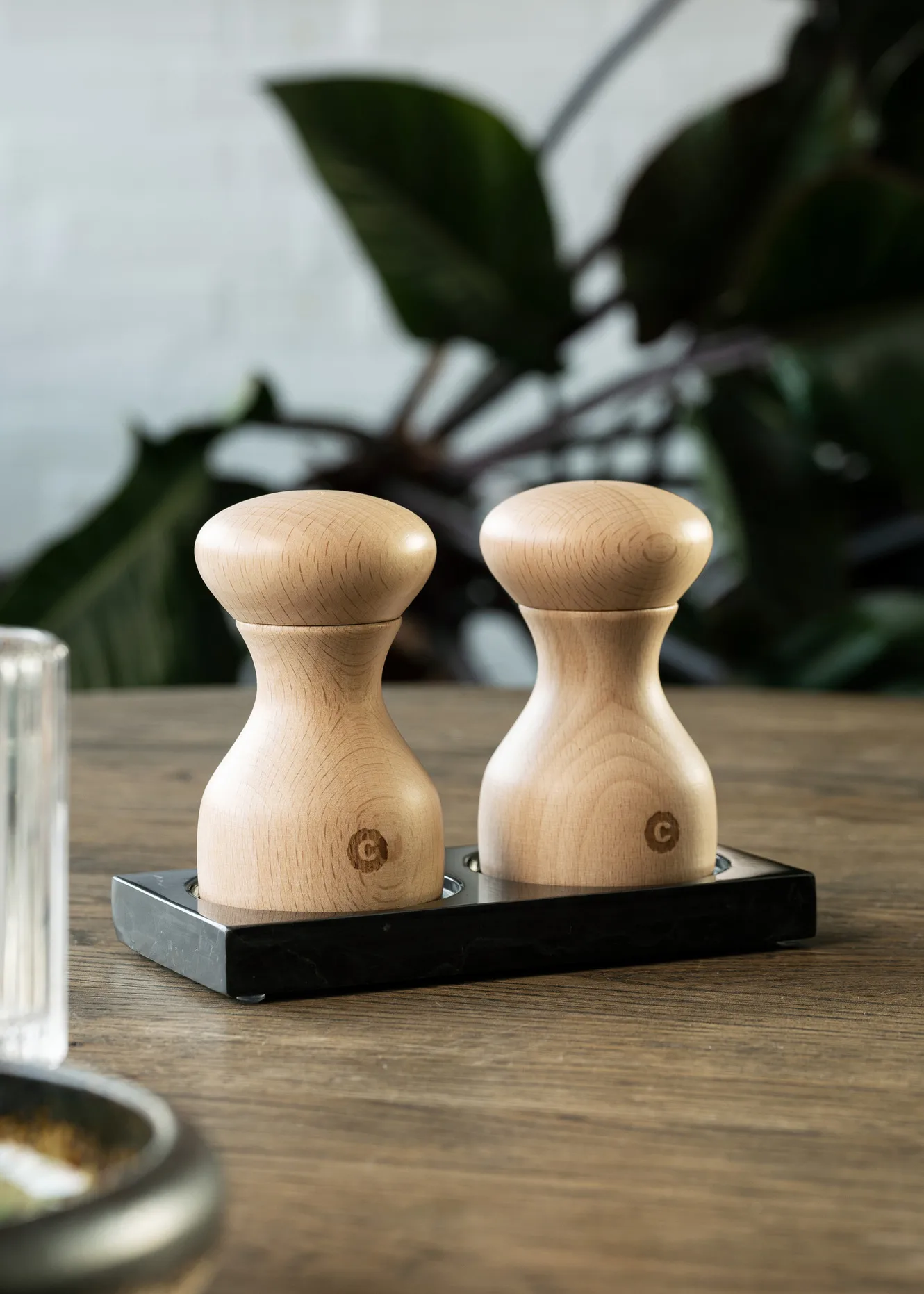 Tabletopper krydderikværnstativ, Black marble Crushgrind