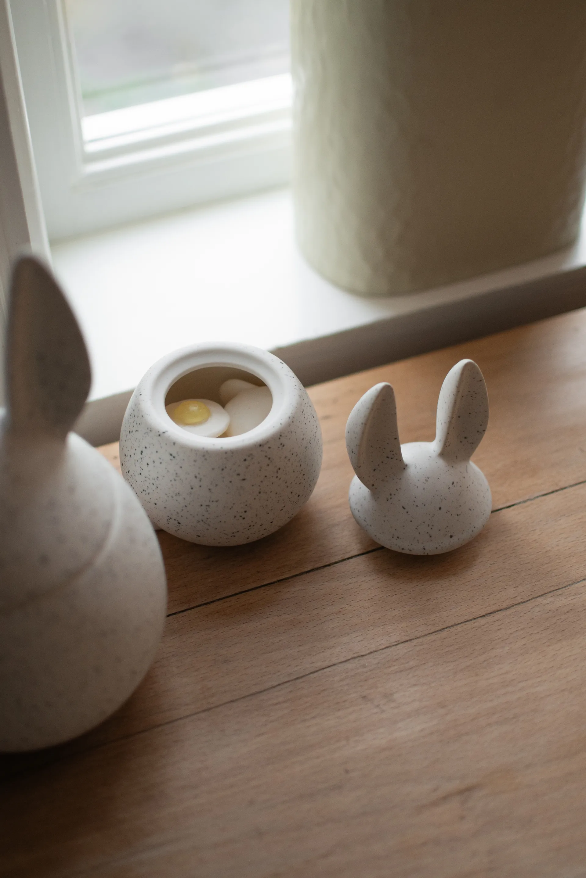 DBKD Eating rabbit skål lille, White dot DBKD