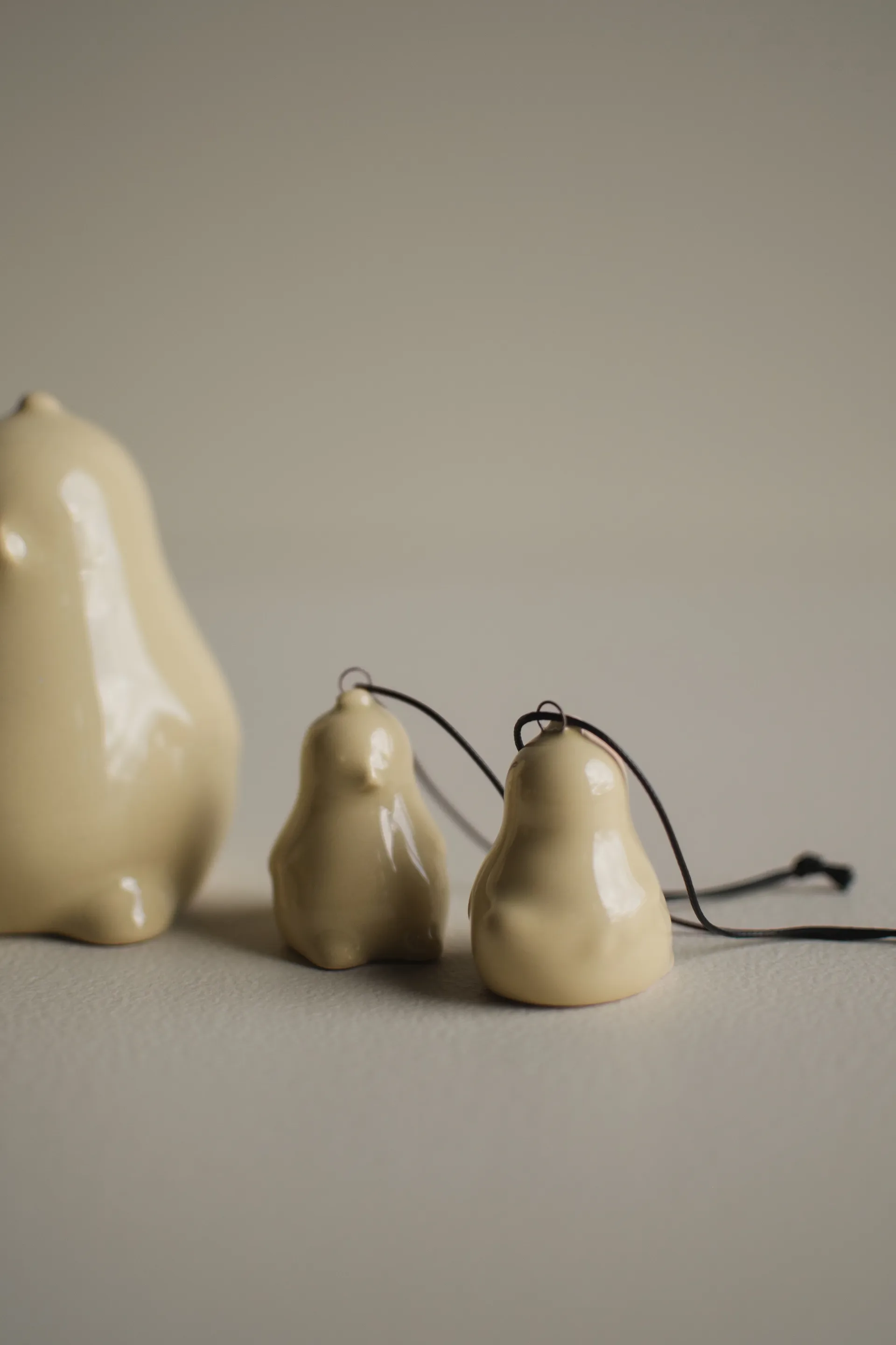 Hanging Chubby chicken dekorationshængе, Shiny yellow DBKD