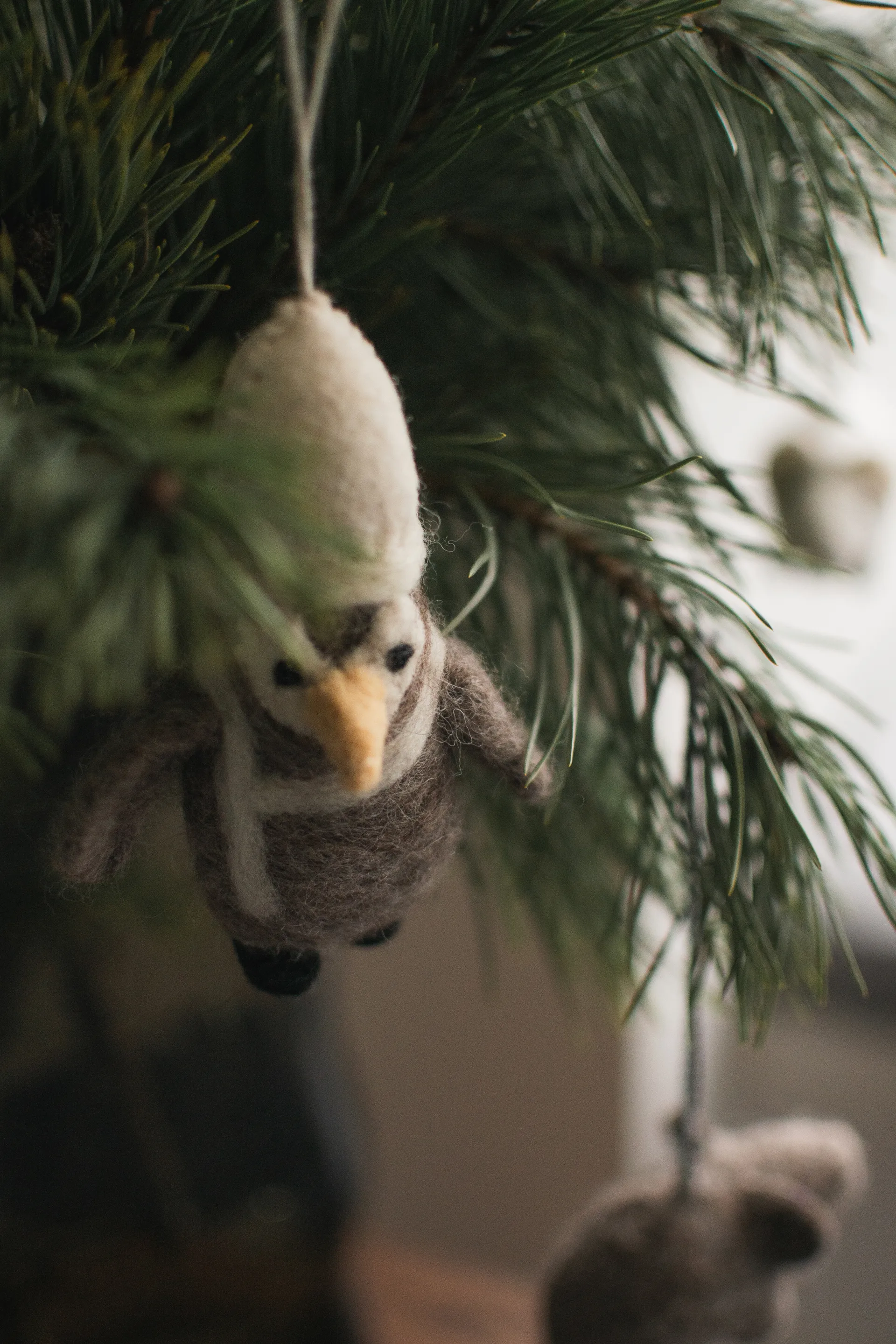 Hanging penguin dekorationsophæng, Beige-white DBKD