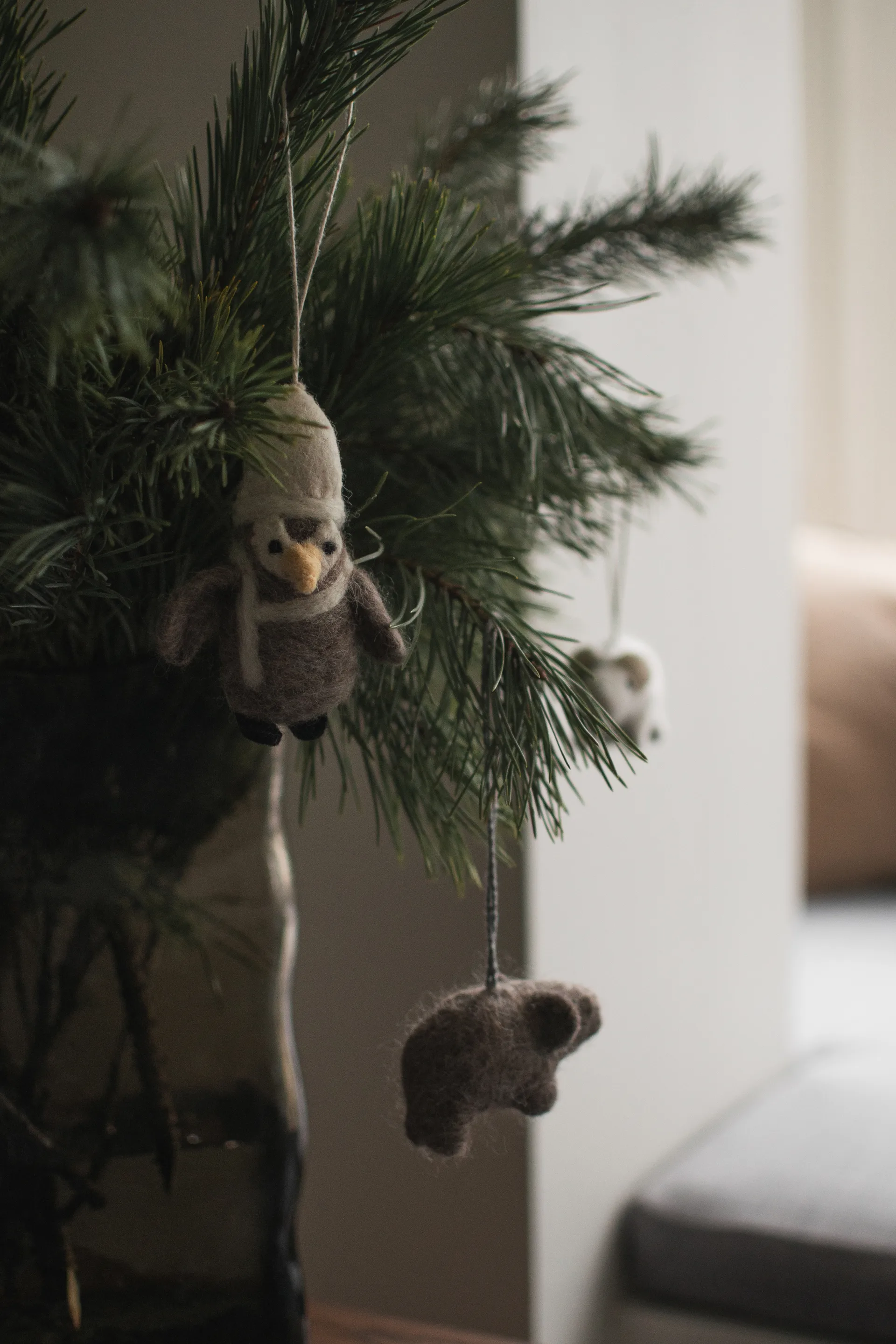 Hanging penguin dekorationsophæng, Beige-white DBKD