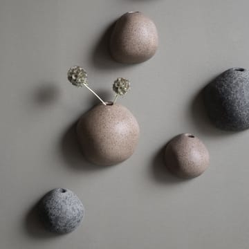 Miniature væghængt vase brun - Small Ø8 cm - DBKD