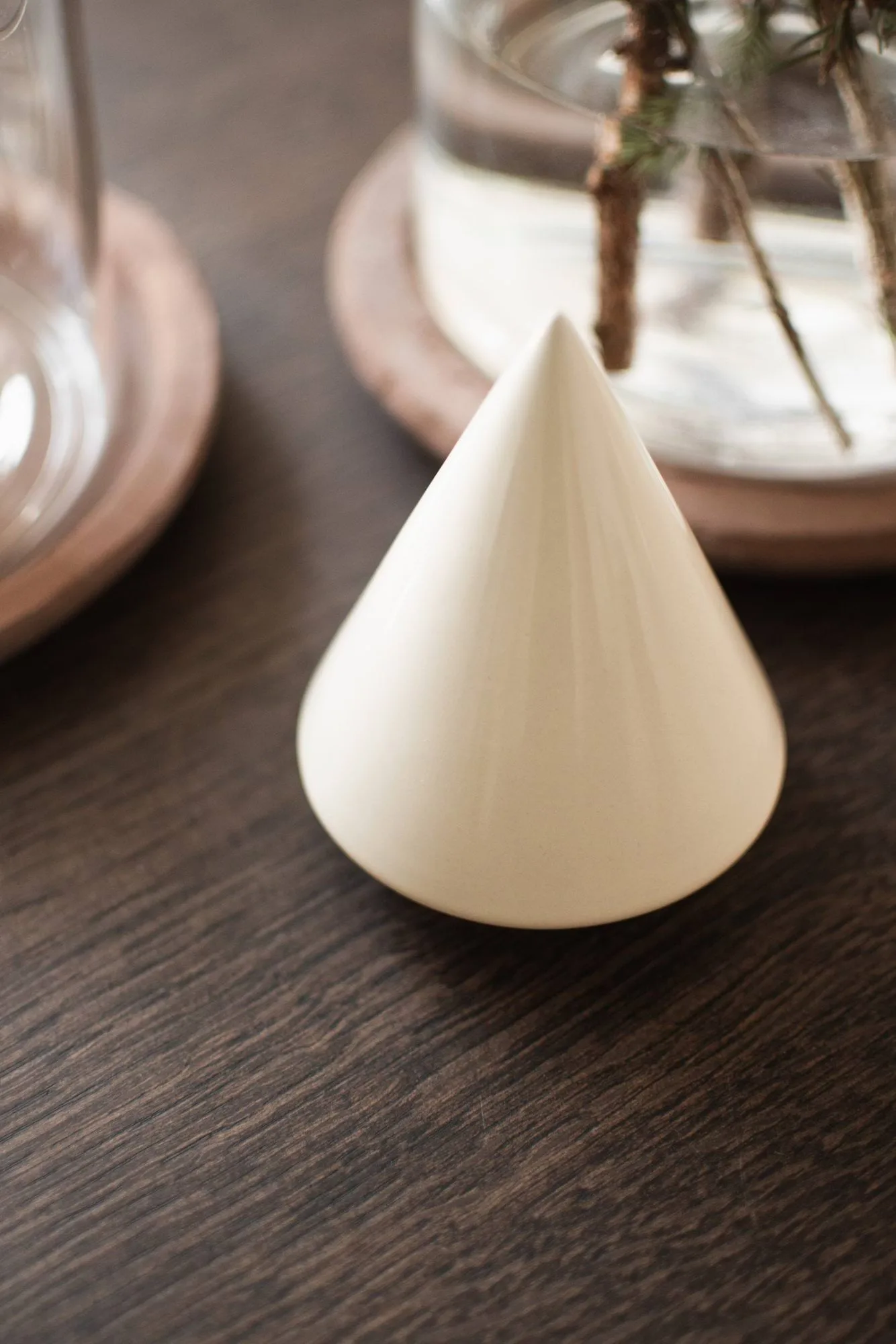 Peak træ dekorationsdetalje, Shiny creme, Ø9 cm DBKD