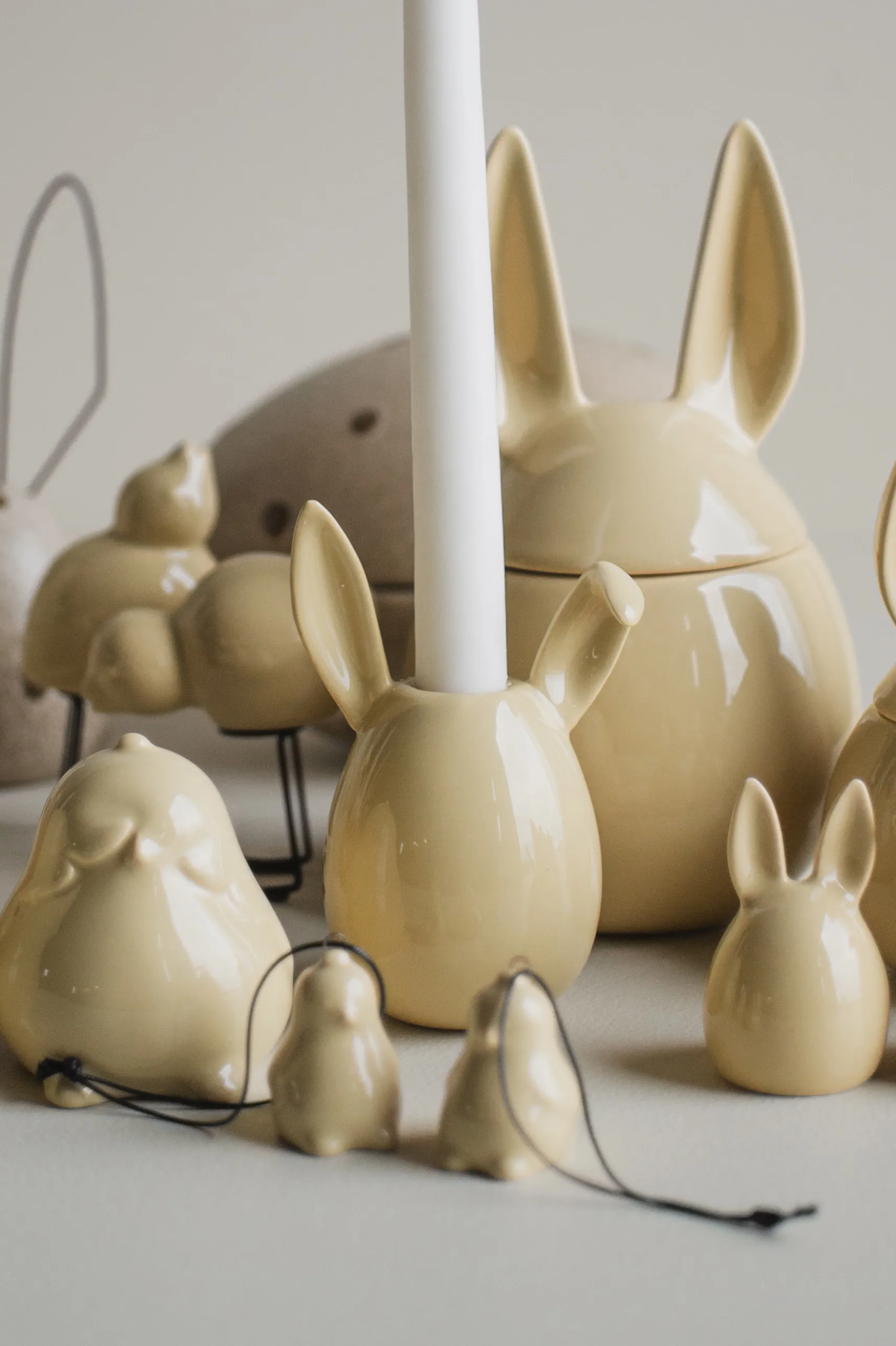 Rabbit lysestage 13 cm, Shiny yellow DBKD