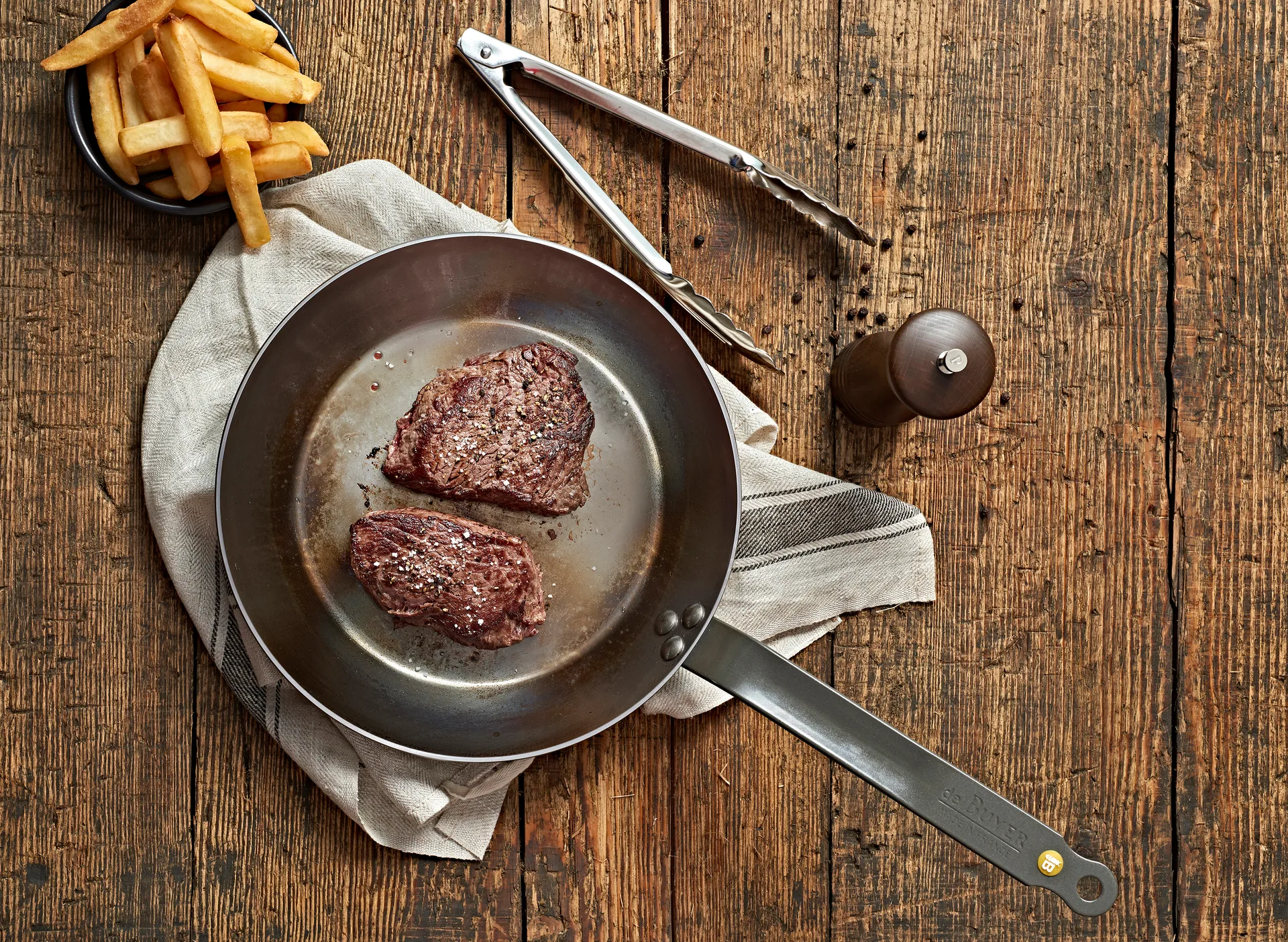 Mineral B stegepande, 28 cm De Buyer