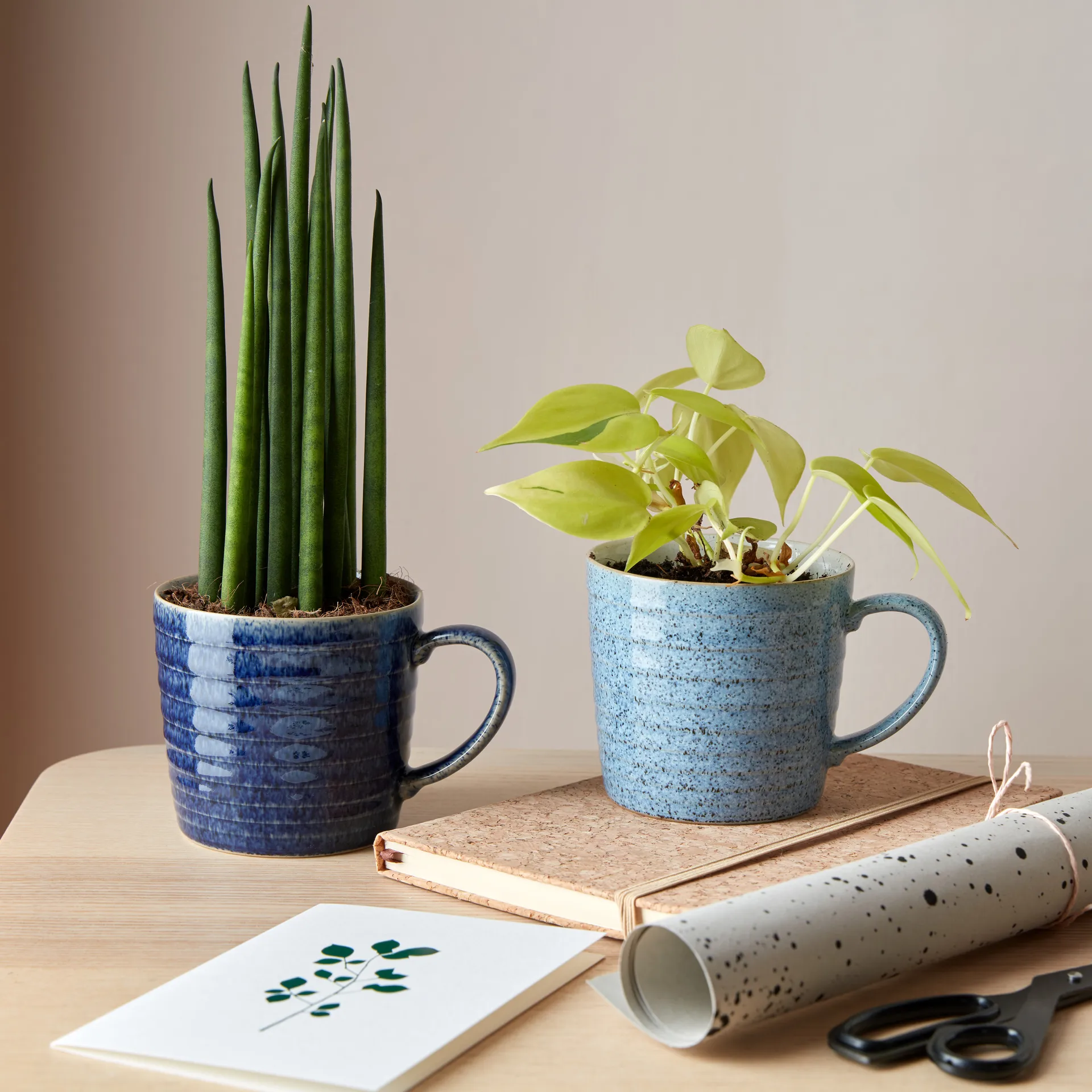 Studio Blue riflet krus 40 cl, Flint/Chalk Denby