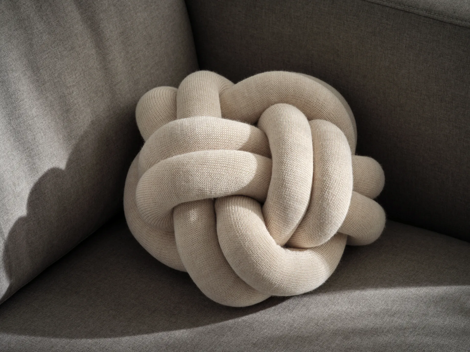 Knot pude, Cream Design House Stockholm