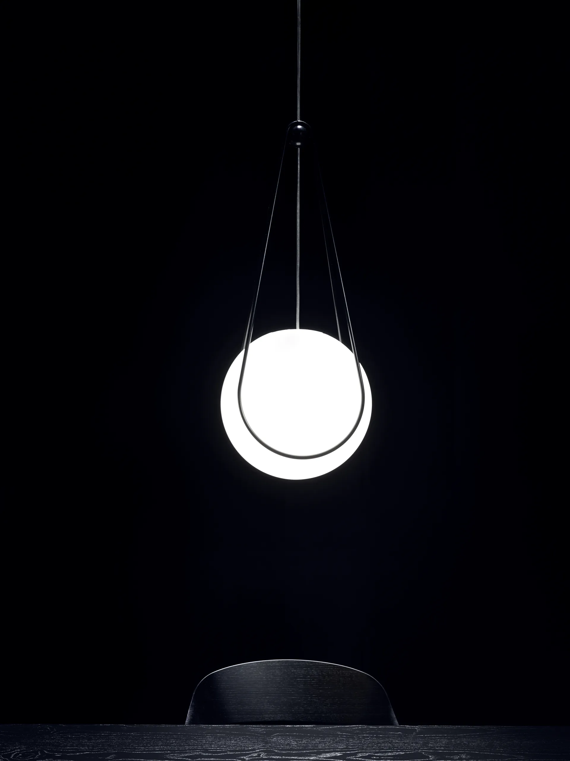 Kosmos holder sort, mellem Design House Stockholm