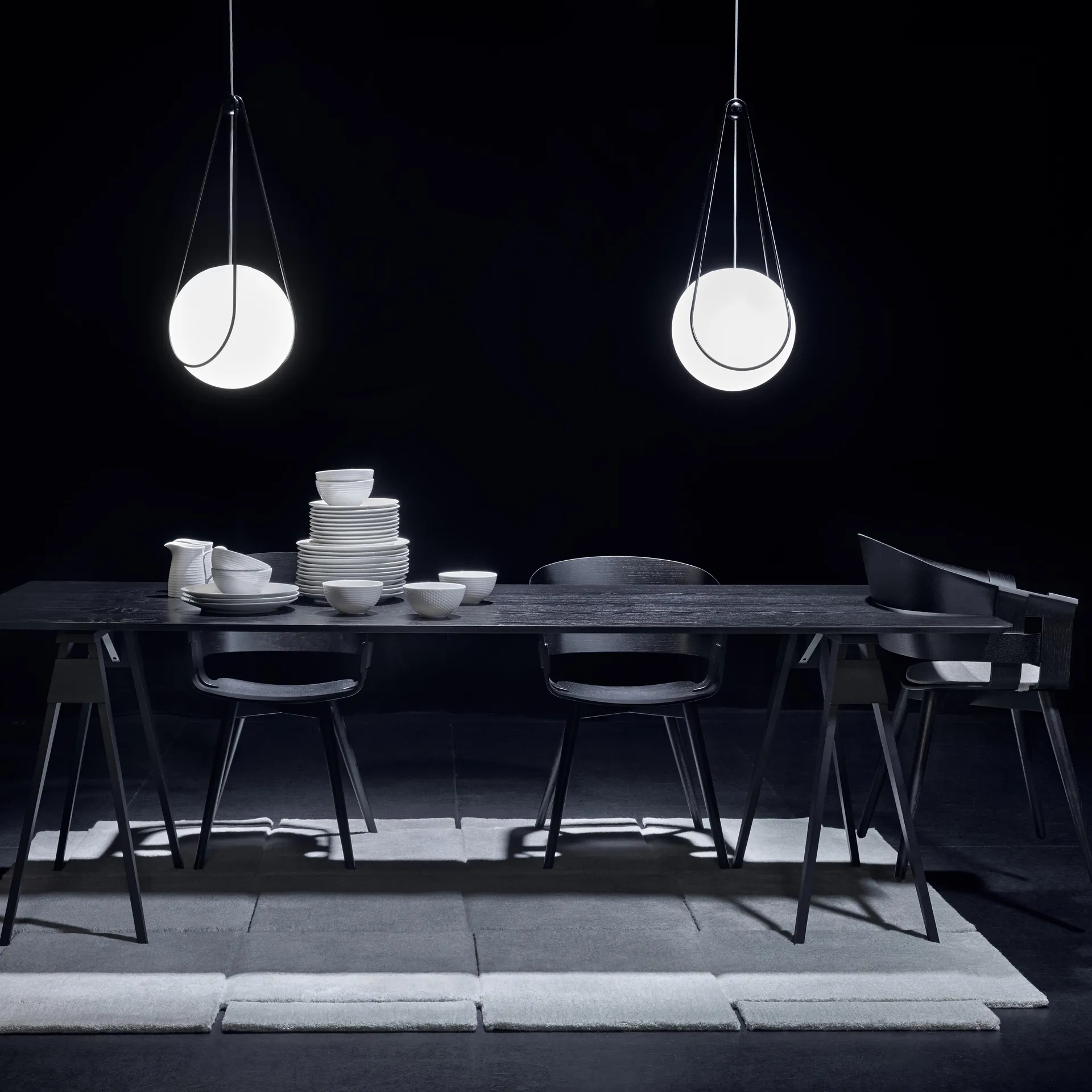 Kosmos holder sort, mellem Design House Stockholm