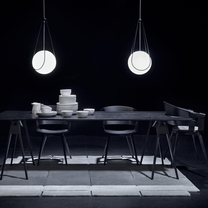 Kosmos holder sort, mellem Design House Stockholm