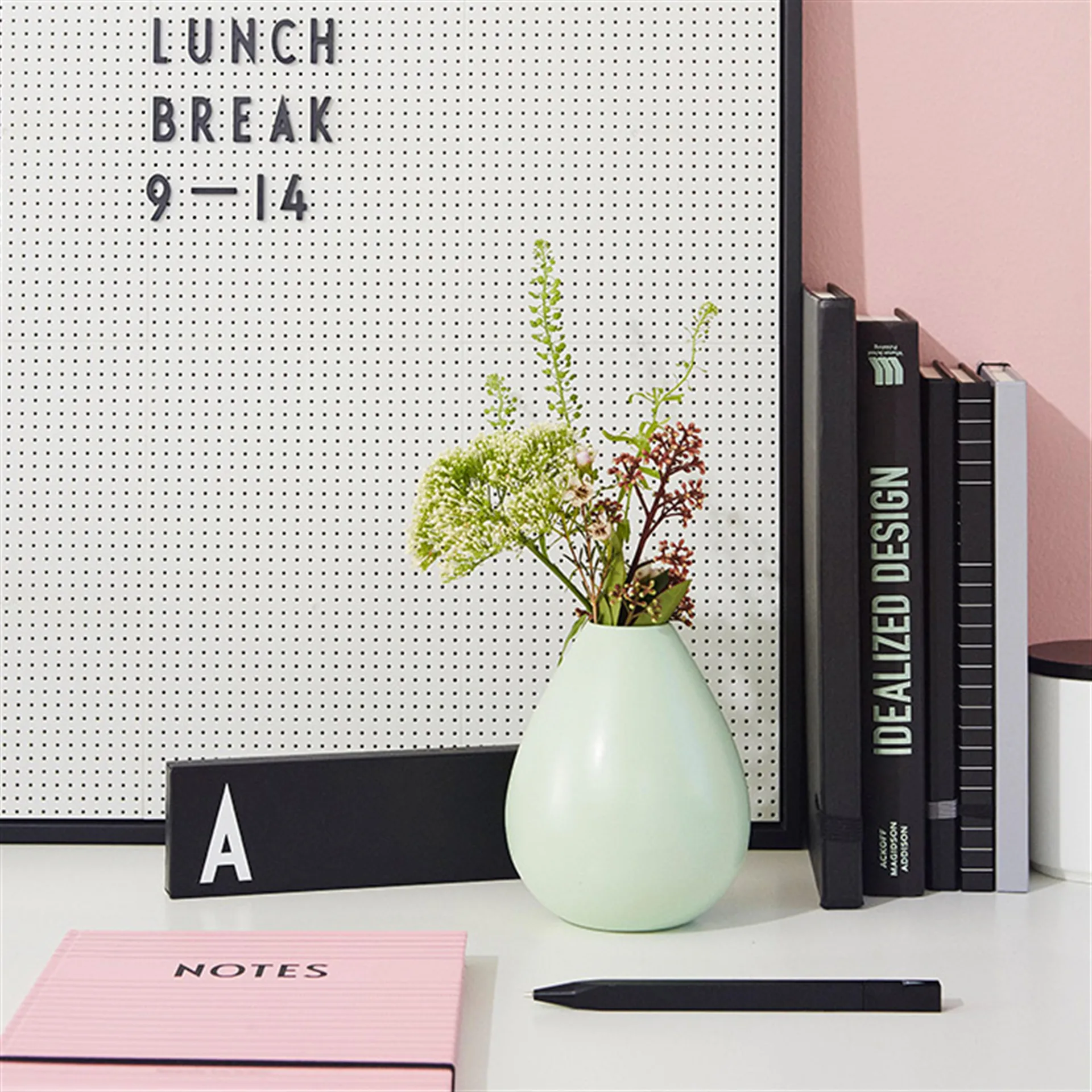 Design Letters bogstavtavle A2, Grå Design Letters