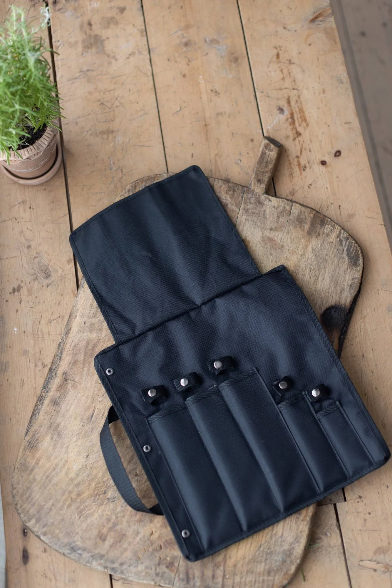 Kadi knivtaske, Sort nylon, 5 knivrum Dorre