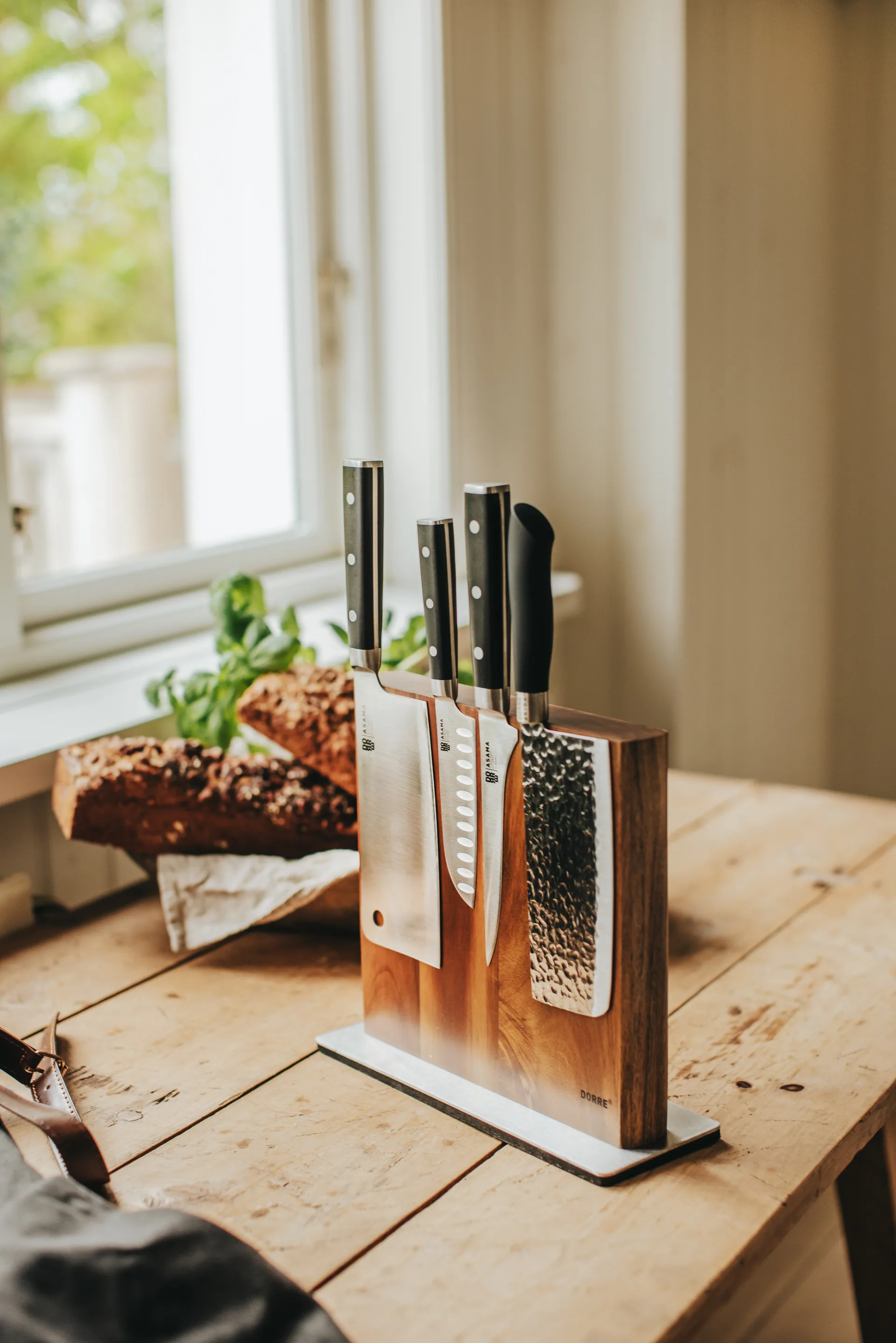 Kira knivstativ magnetisk, Rustfrit stål-akacietræ FSC Dorre
