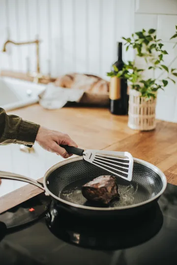 Saira Stegespatel 33x8,5x1,8 cm - Rustfrit stål-silikonehåndtag grå - Dorre